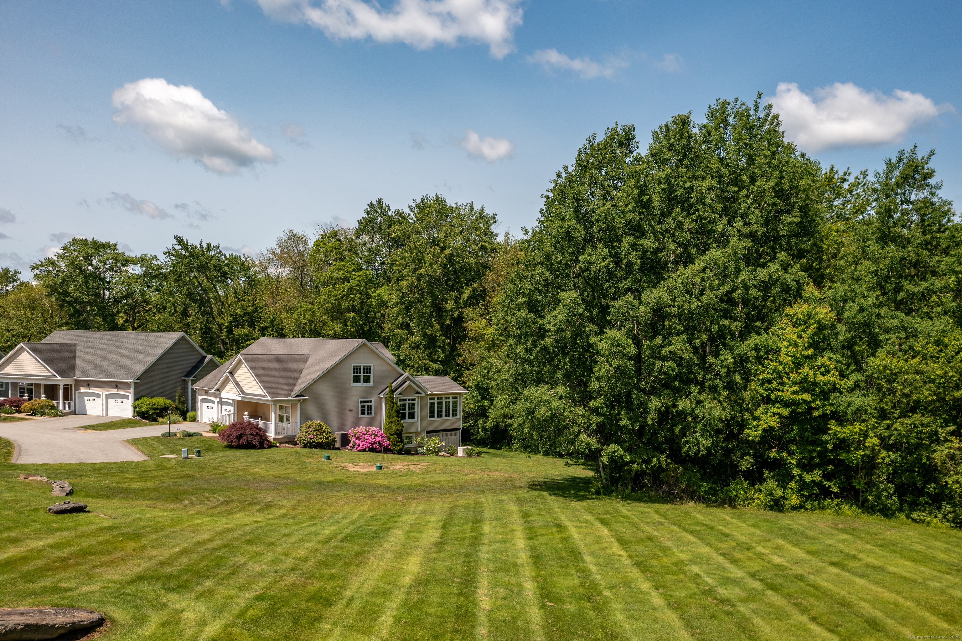Tolland, Connecticut 06084, United States, 2 Bedrooms Bedrooms, ,3 BathroomsBathrooms,Residential,Pending,145491