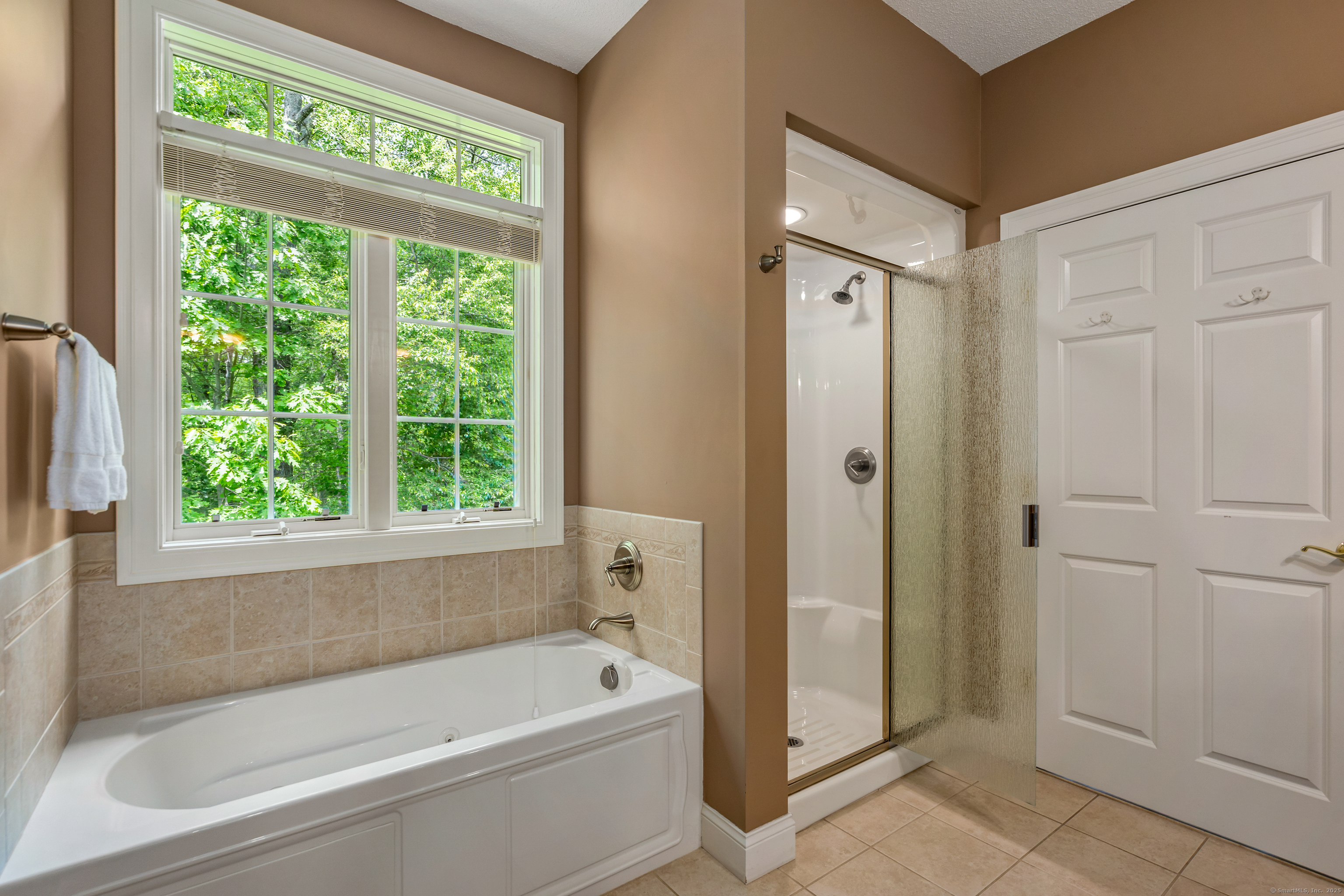 Tolland, Connecticut 06084, United States, 2 Bedrooms Bedrooms, ,3 BathroomsBathrooms,Residential,Pending,145491