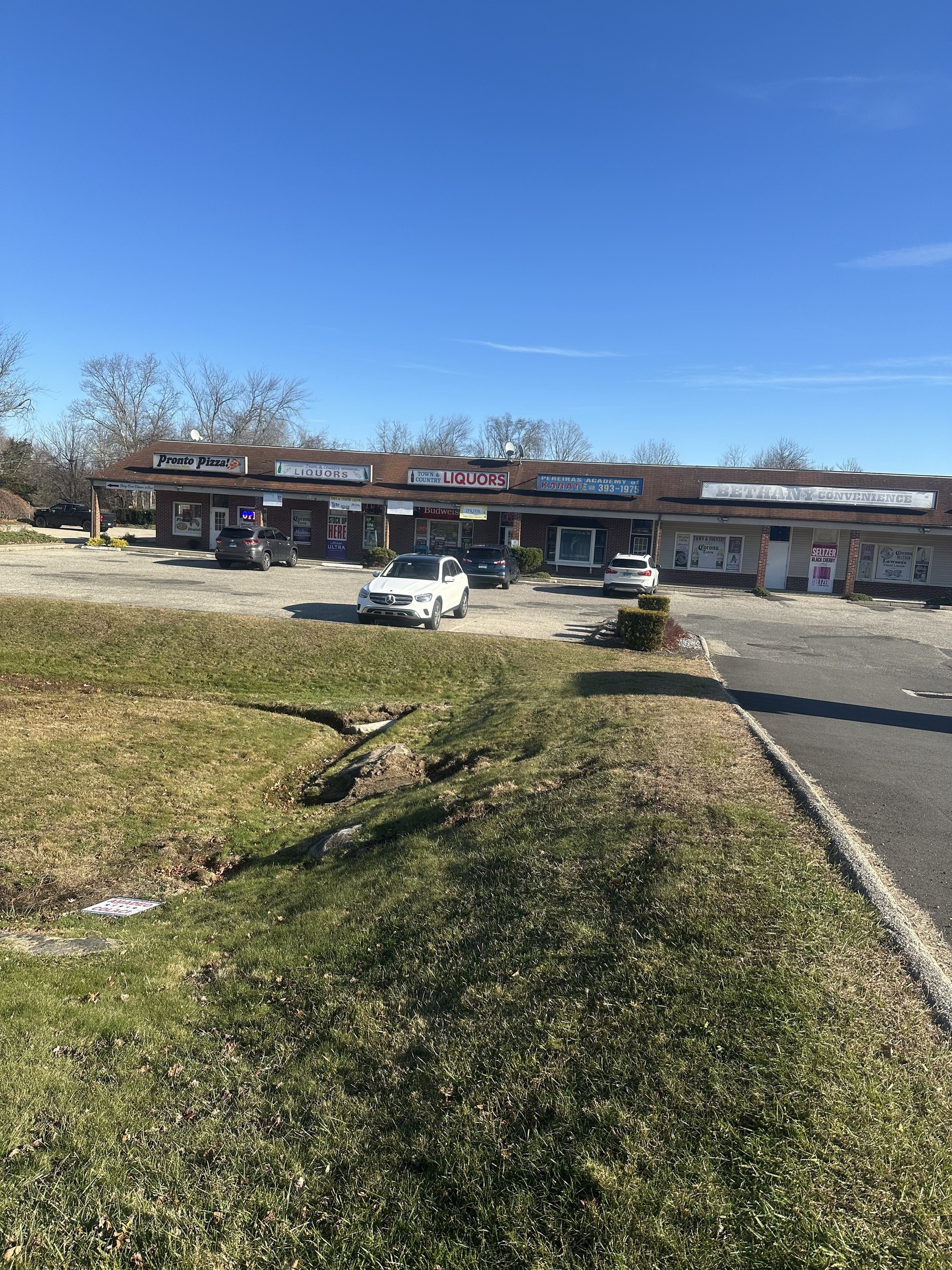 696 Amity Road 18 total