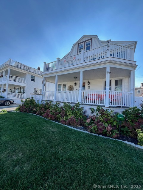 Bayview Avenue, East Lyme, Connecticut - 5 Bedrooms  
3 Bathrooms  
8 Rooms - 
