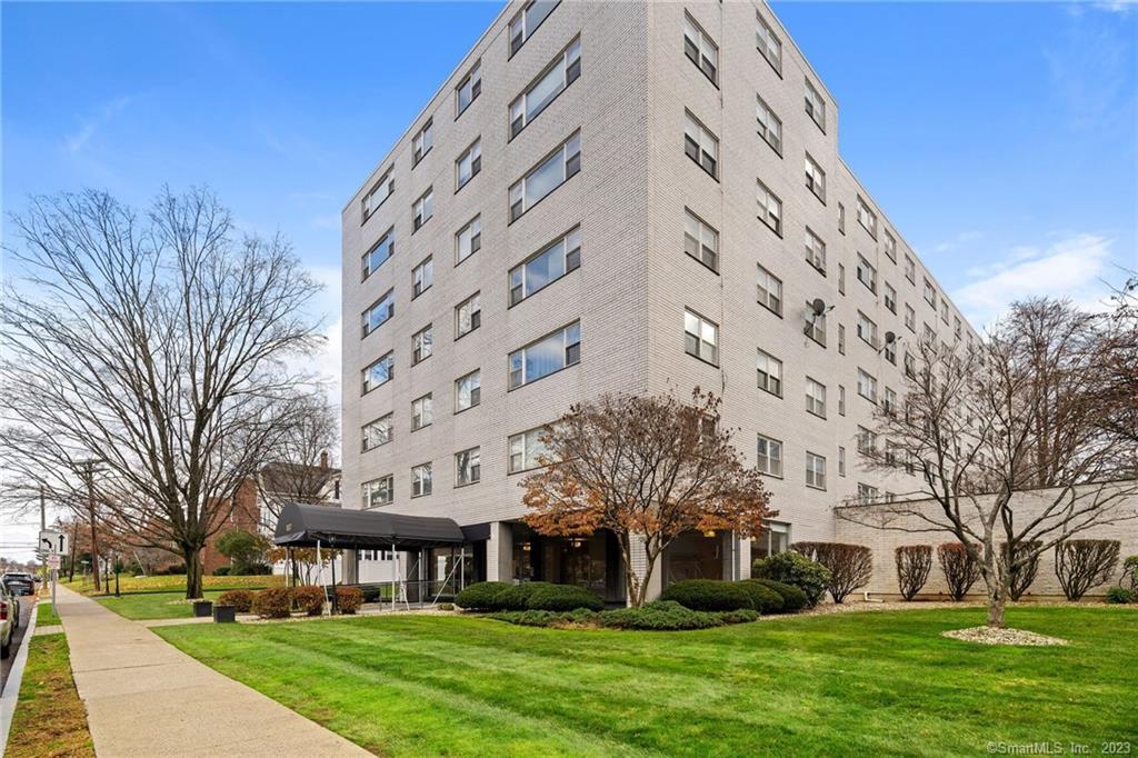 Farmington Avenue 5F, West Hartford, Connecticut - 1 Bedrooms  
1 Bathrooms  
3 Rooms - 
