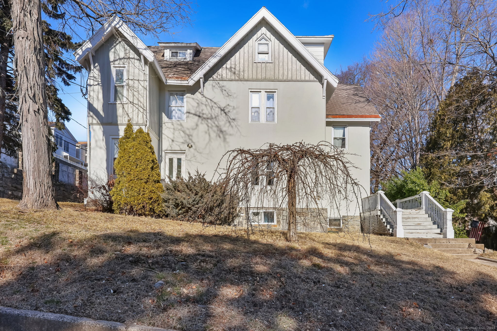 Rental Property at Highland Road, Stamford, Connecticut - Bedrooms: 2 
Bathrooms: 1 
Rooms: 5  - $2,495 MO.