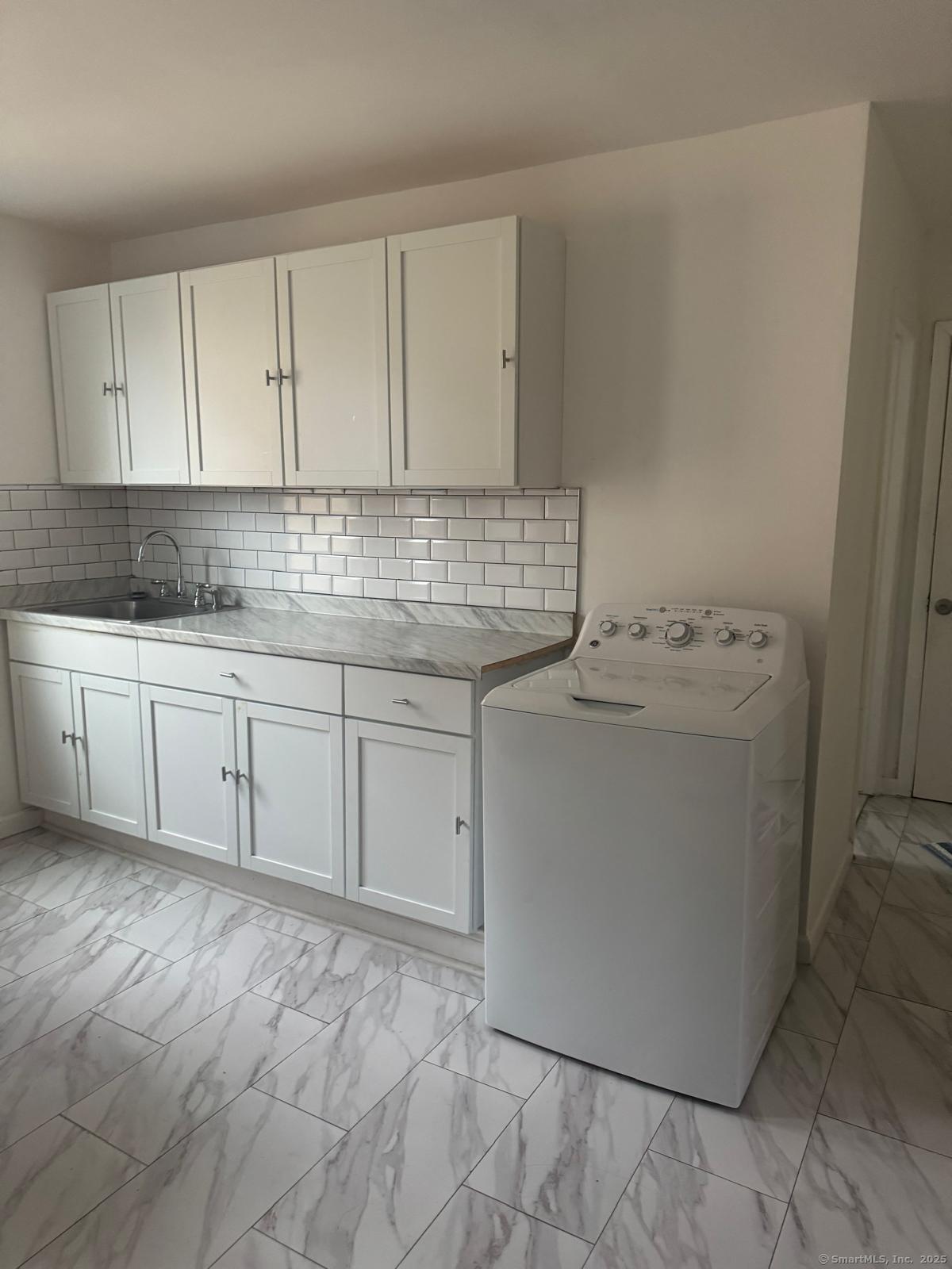 Rental Property at Hurd Avenue, Bridgeport, Connecticut - Bedrooms: 3 
Bathrooms: 1 
Rooms: 7  - $2,400 MO.