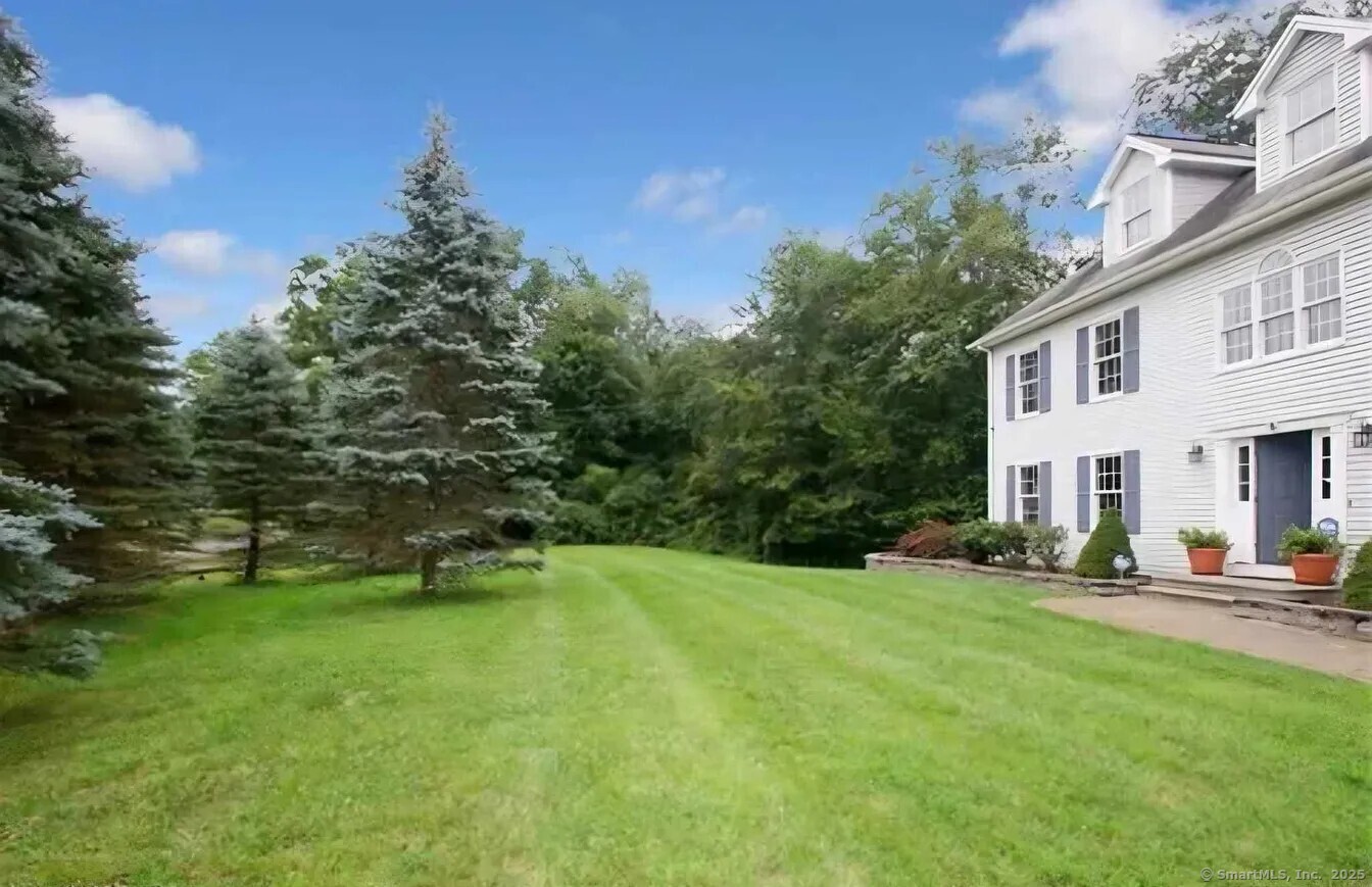 6 Chatterton Woods, Hamden, Connecticut image 2