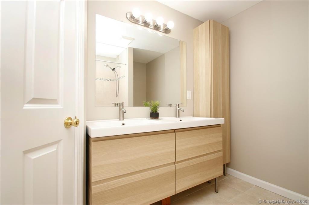 6 Chatterton Woods, Hamden, Connecticut image 15