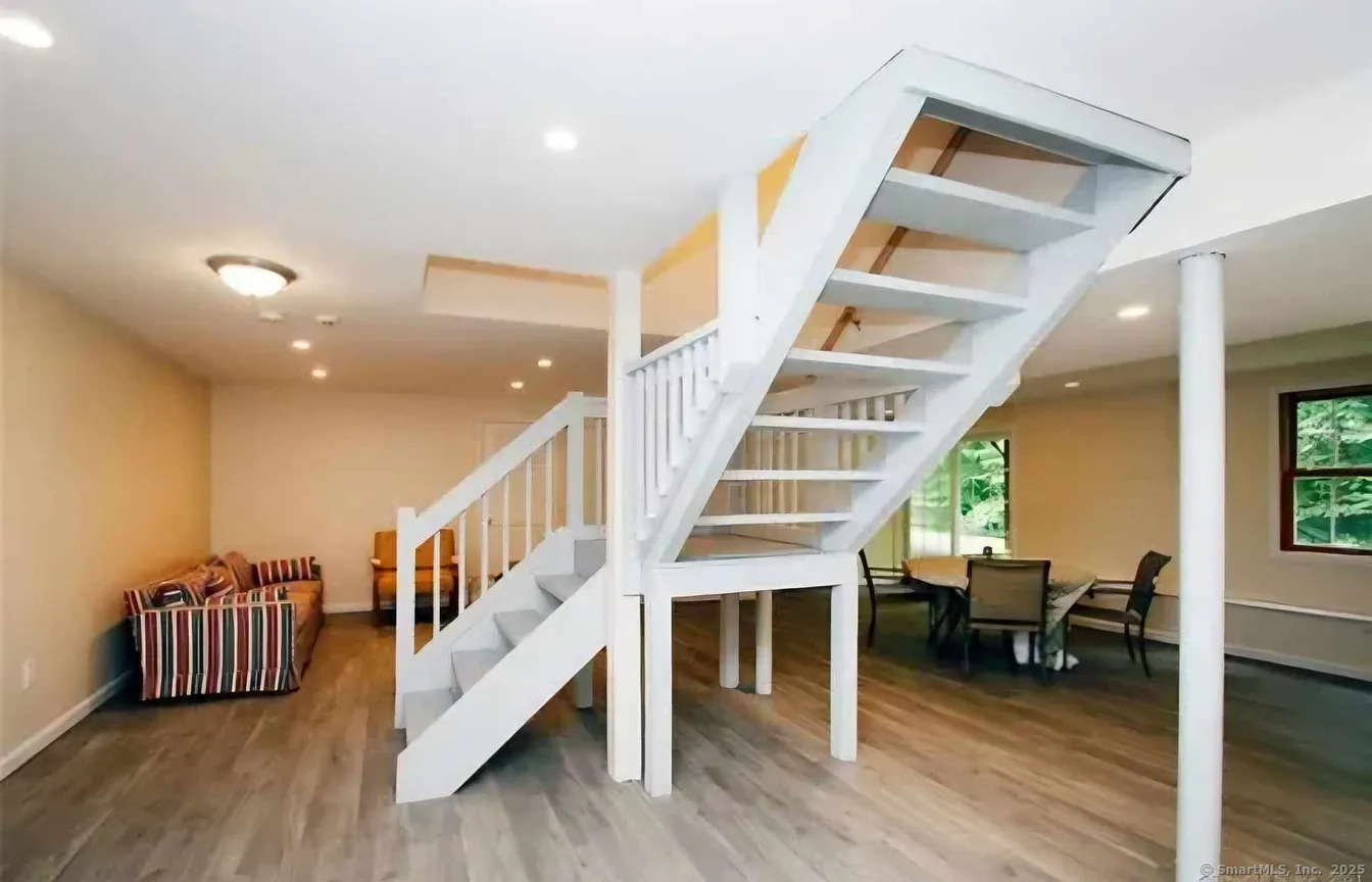 6 Chatterton Woods, Hamden, Connecticut image 11