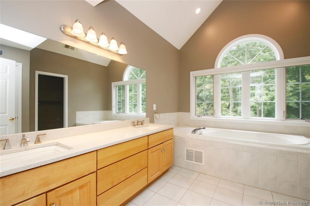 6 Chatterton Woods, Hamden, Connecticut image 14