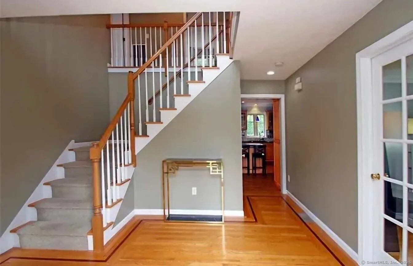 6 Chatterton Woods, Hamden, Connecticut image 3