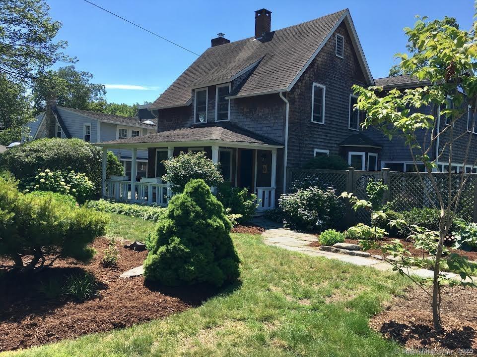 Madison Avenue, Madison, Connecticut - 4 Bedrooms  
3 Bathrooms  
8 Rooms - 