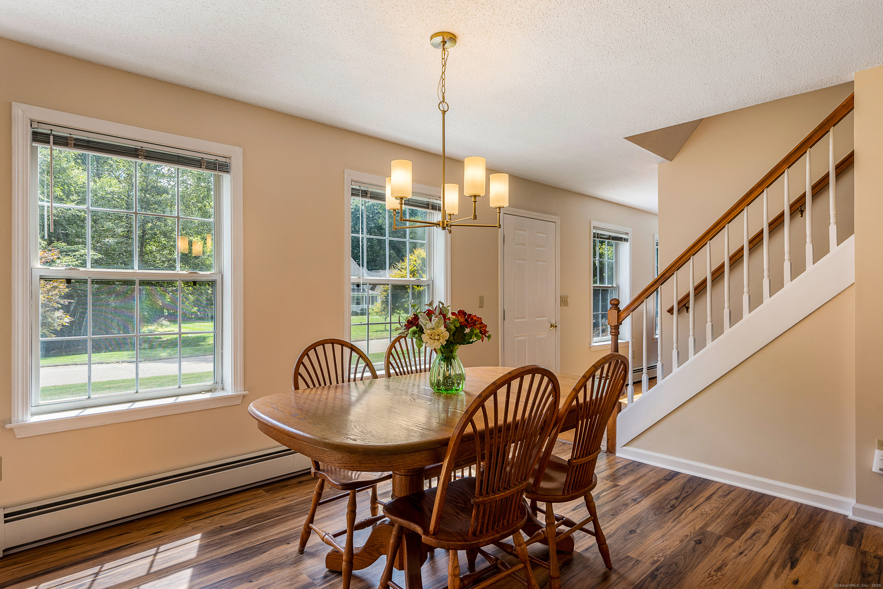 Tolland, Connecticut 06084, United States, 4 Bedrooms Bedrooms, ,3 BathroomsBathrooms,Residential,Pending,201378