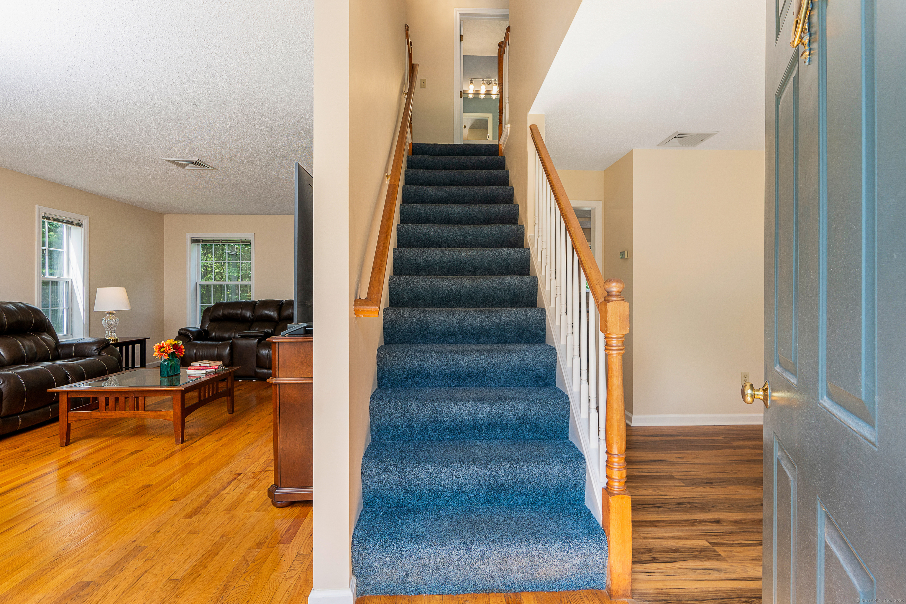 Tolland, Connecticut 06084, United States, 4 Bedrooms Bedrooms, ,3 BathroomsBathrooms,Residential,Pending,201378