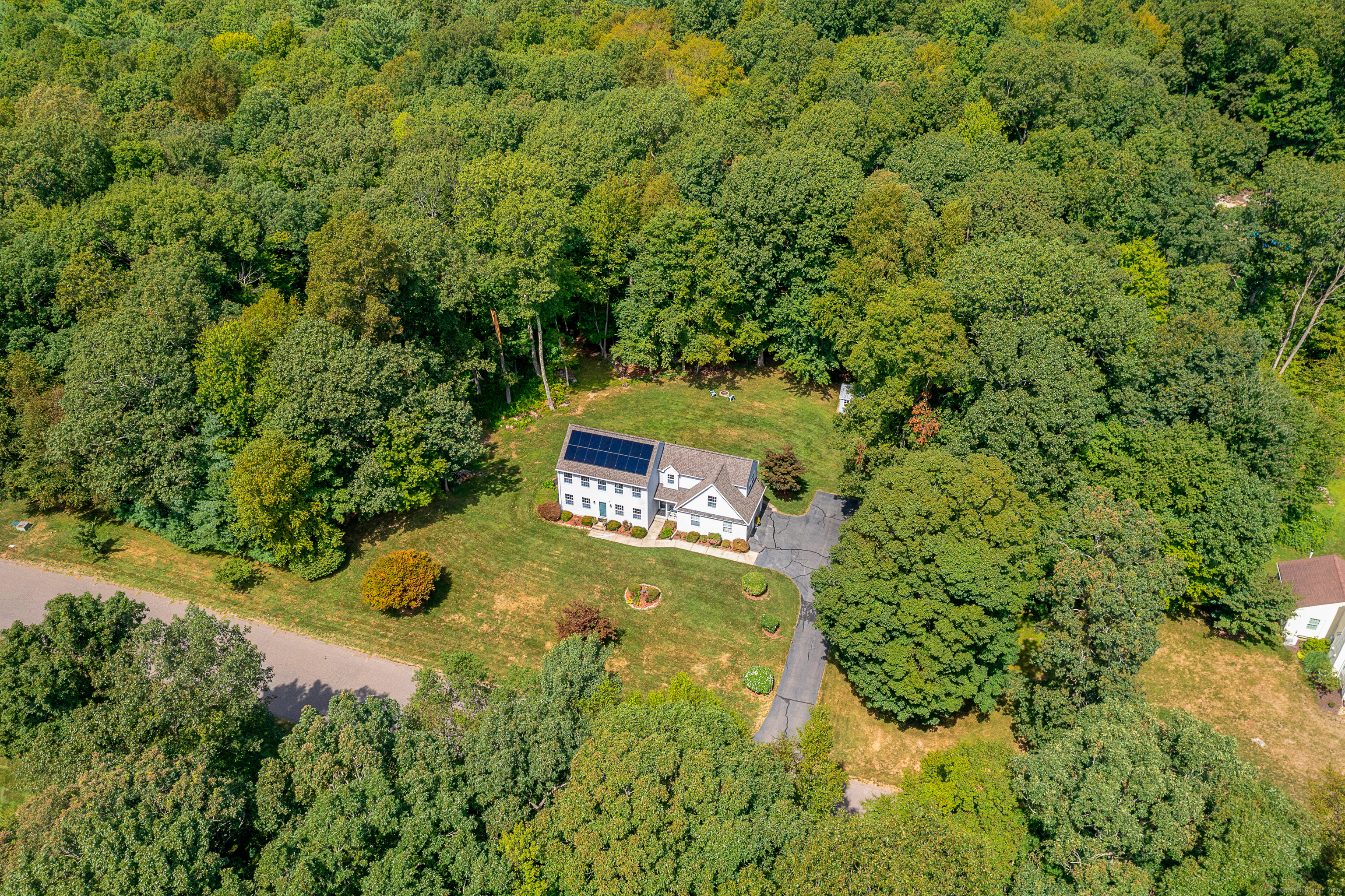 Tolland, Connecticut 06084, United States, 4 Bedrooms Bedrooms, ,3 BathroomsBathrooms,Residential,Pending,201378