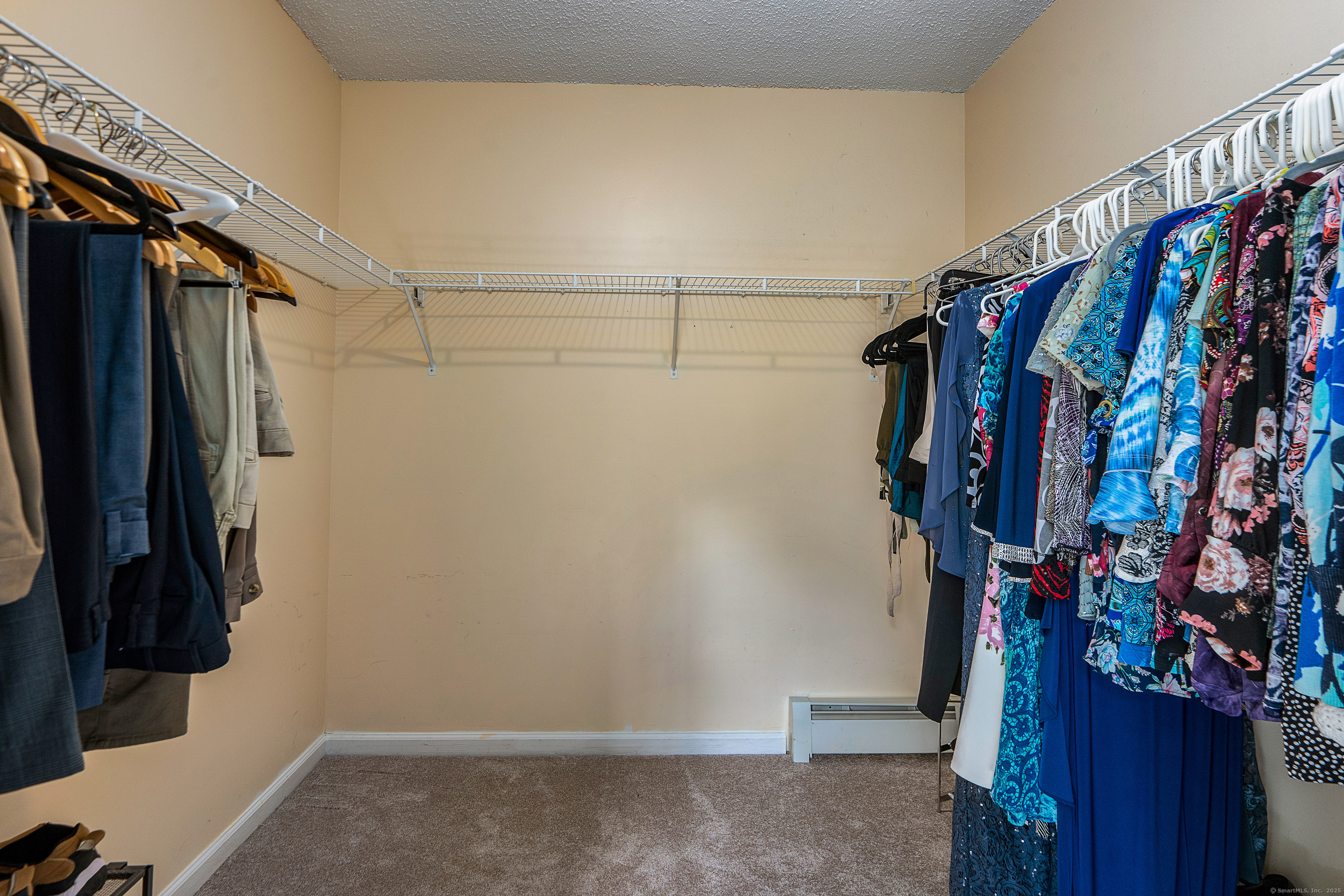 Tolland, Connecticut 06084, United States, 4 Bedrooms Bedrooms, ,3 BathroomsBathrooms,Residential,Pending,201378