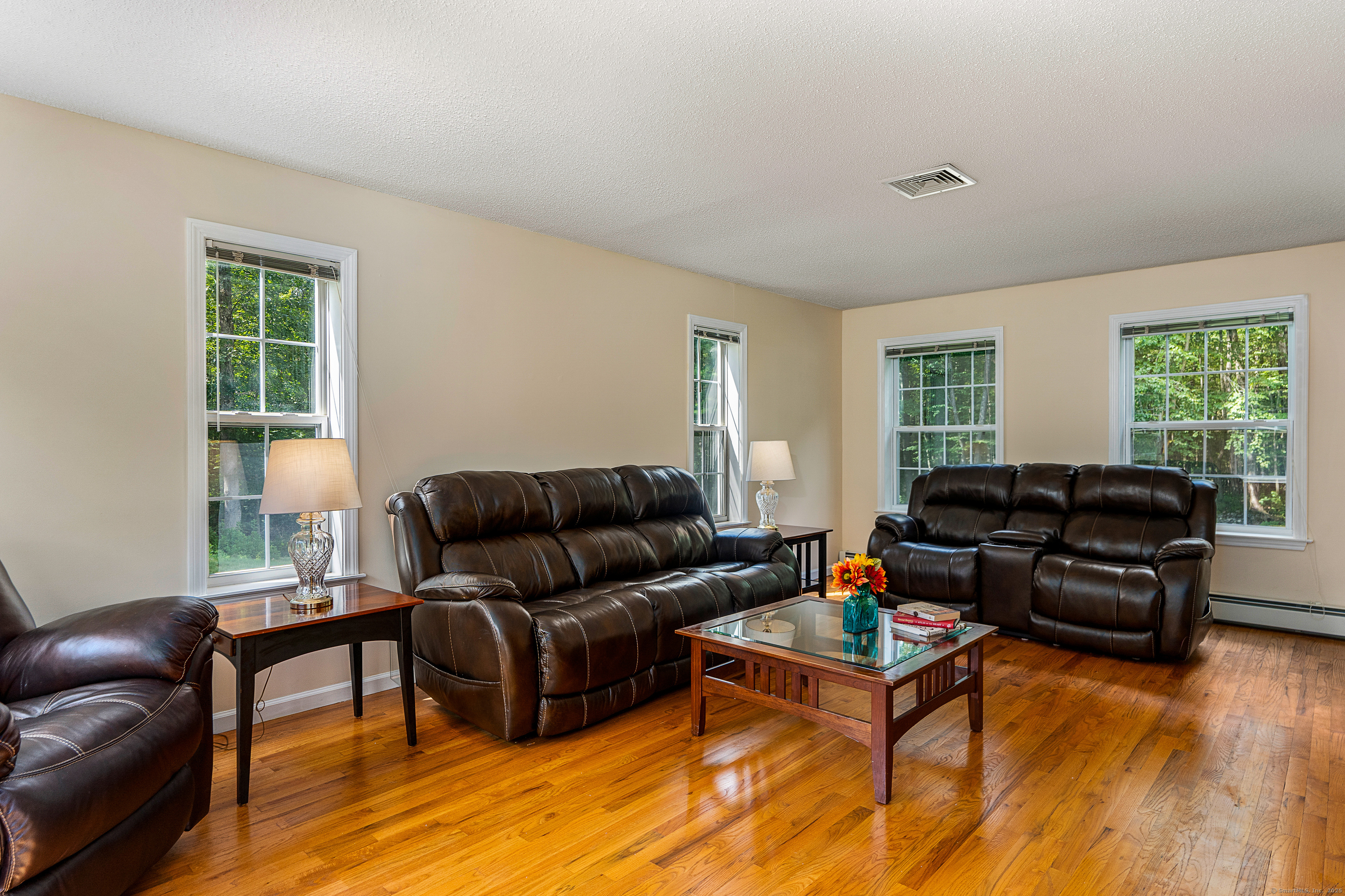 Tolland, Connecticut 06084, United States, 4 Bedrooms Bedrooms, ,3 BathroomsBathrooms,Residential,Pending,201378