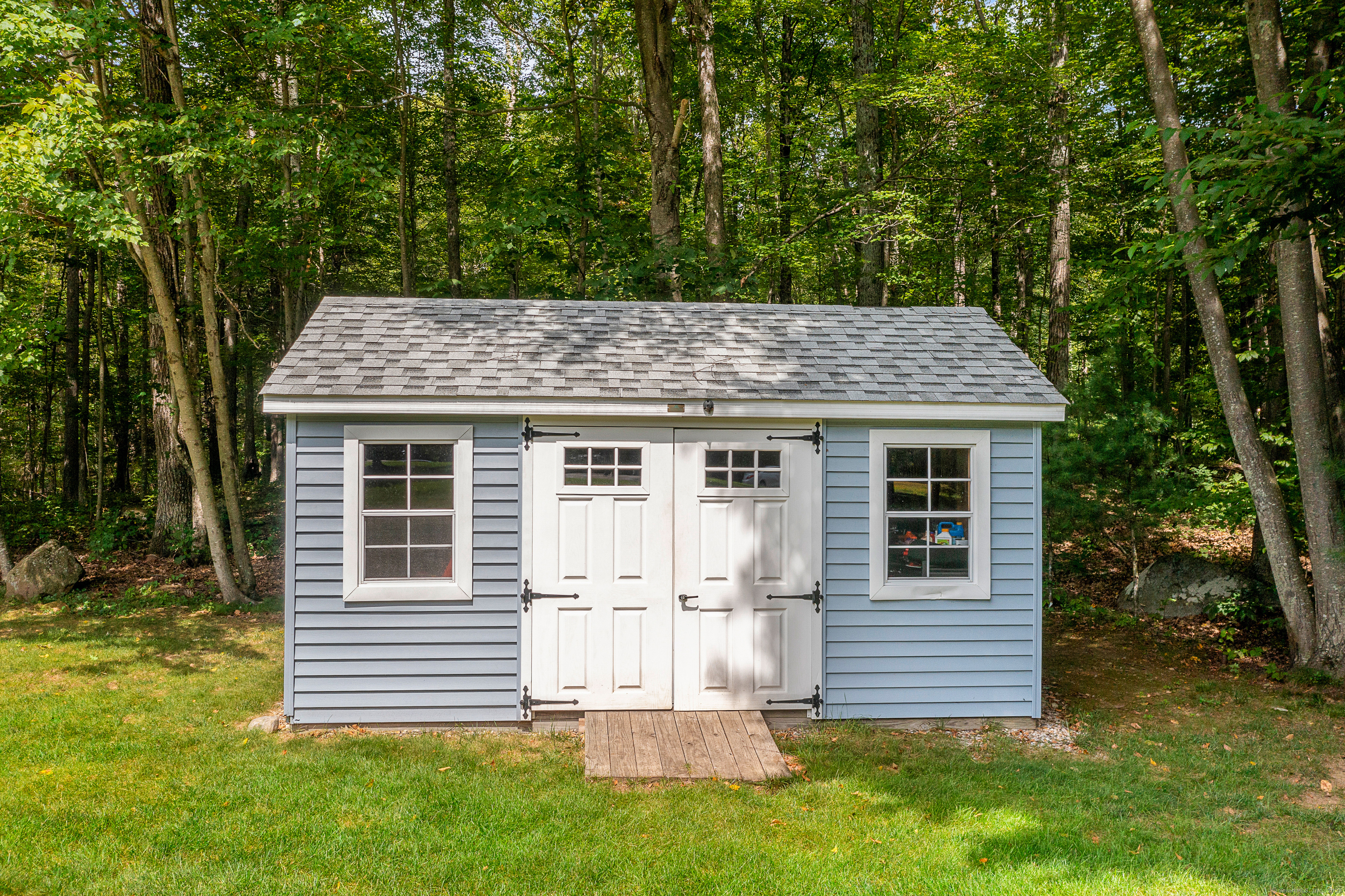 Tolland, Connecticut 06084, United States, 4 Bedrooms Bedrooms, ,3 BathroomsBathrooms,Residential,Pending,201378