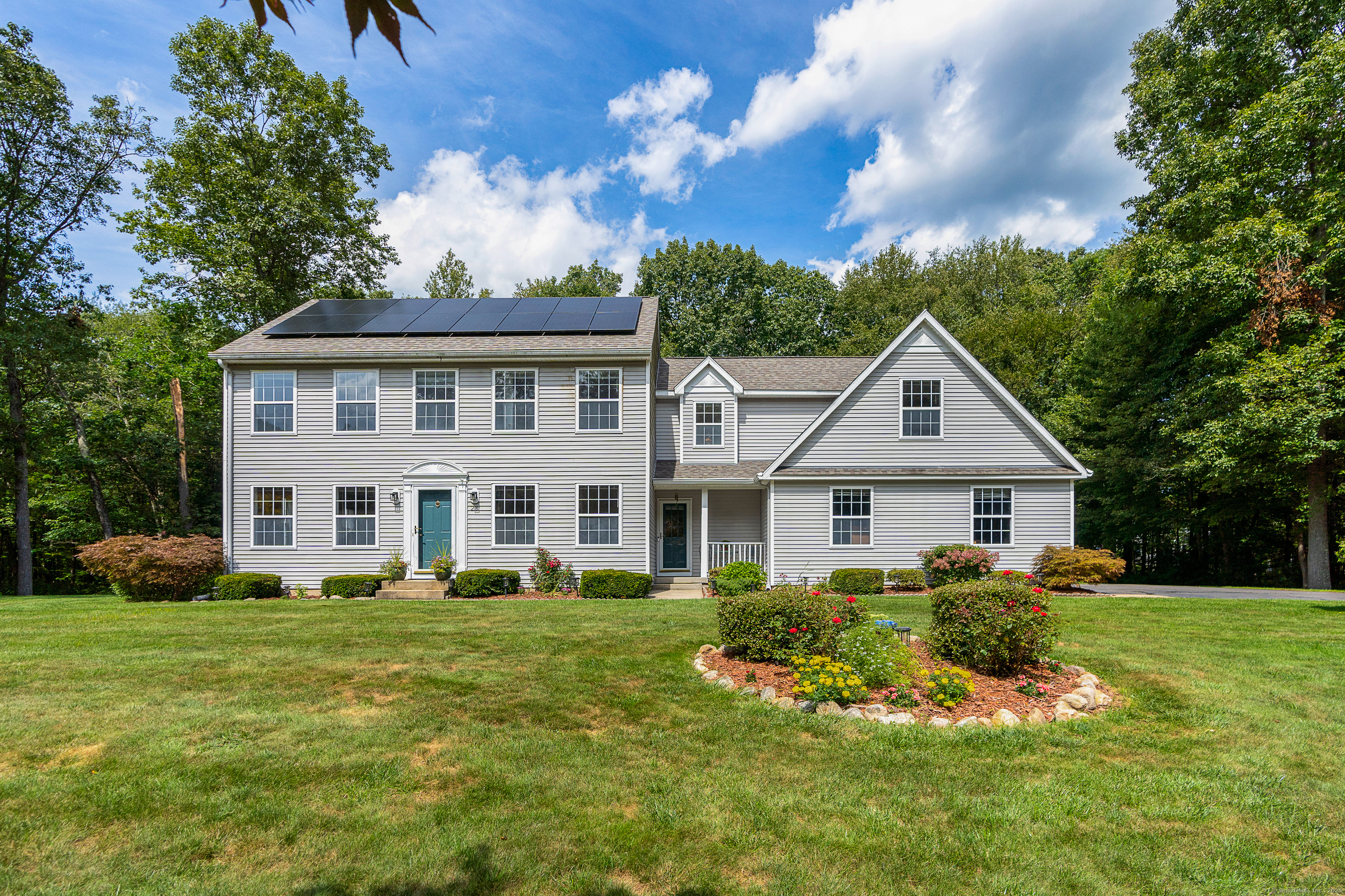 Tolland, Connecticut 06084, United States, 4 Bedrooms Bedrooms, ,3 BathroomsBathrooms,Residential,Pending,201378