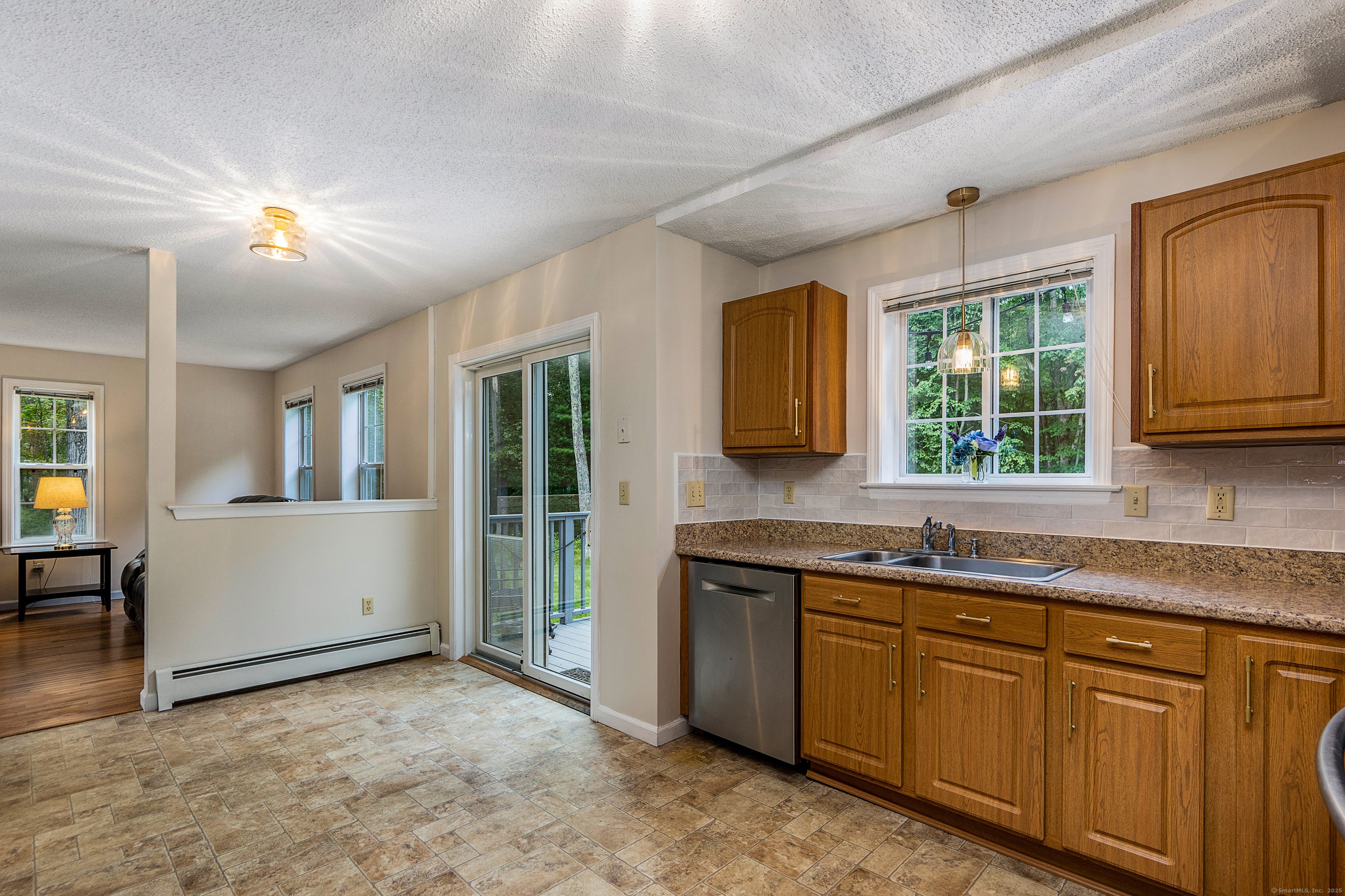 Tolland, Connecticut 06084, United States, 4 Bedrooms Bedrooms, ,3 BathroomsBathrooms,Residential,Pending,201378