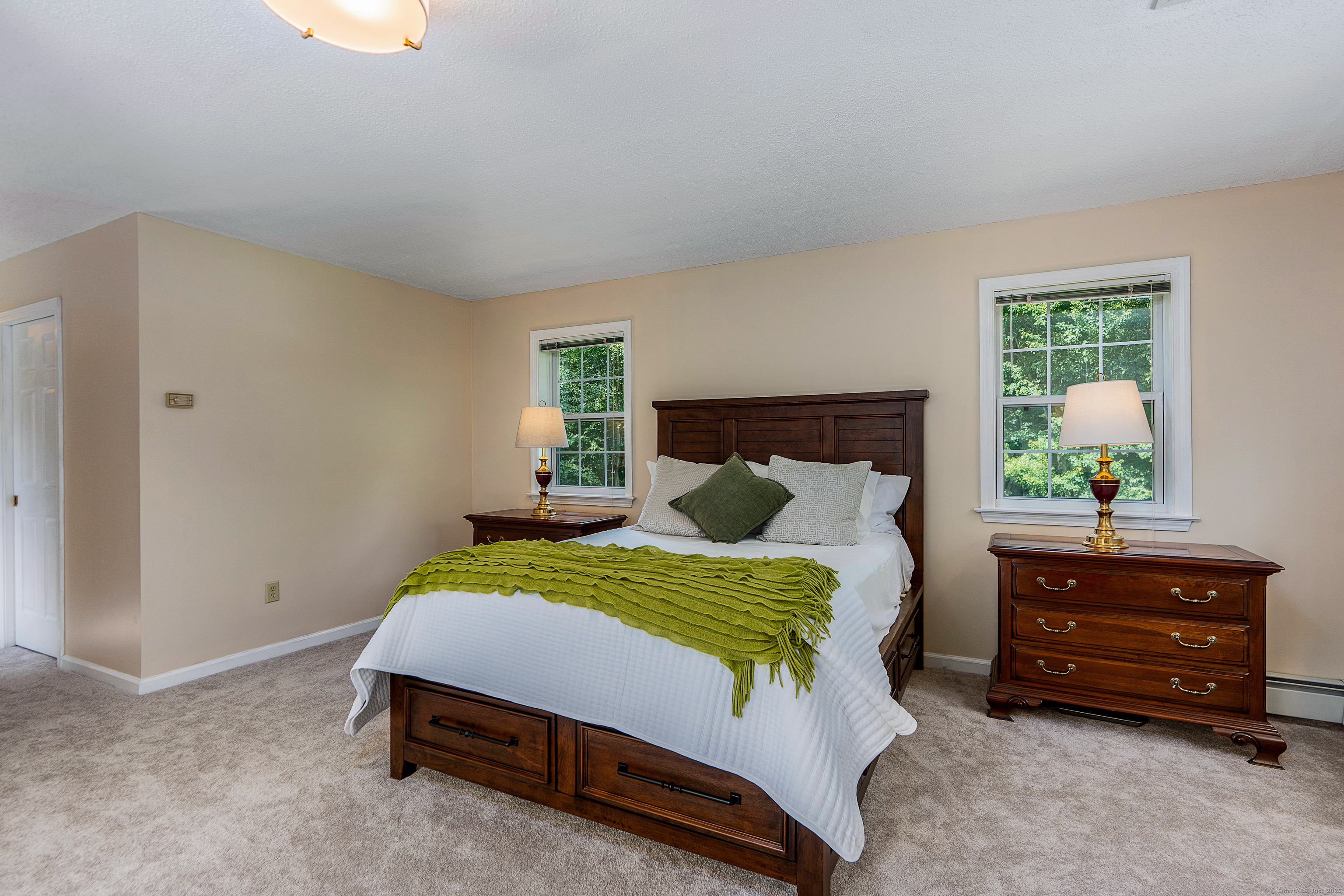 Tolland, Connecticut 06084, United States, 4 Bedrooms Bedrooms, ,3 BathroomsBathrooms,Residential,Pending,201378