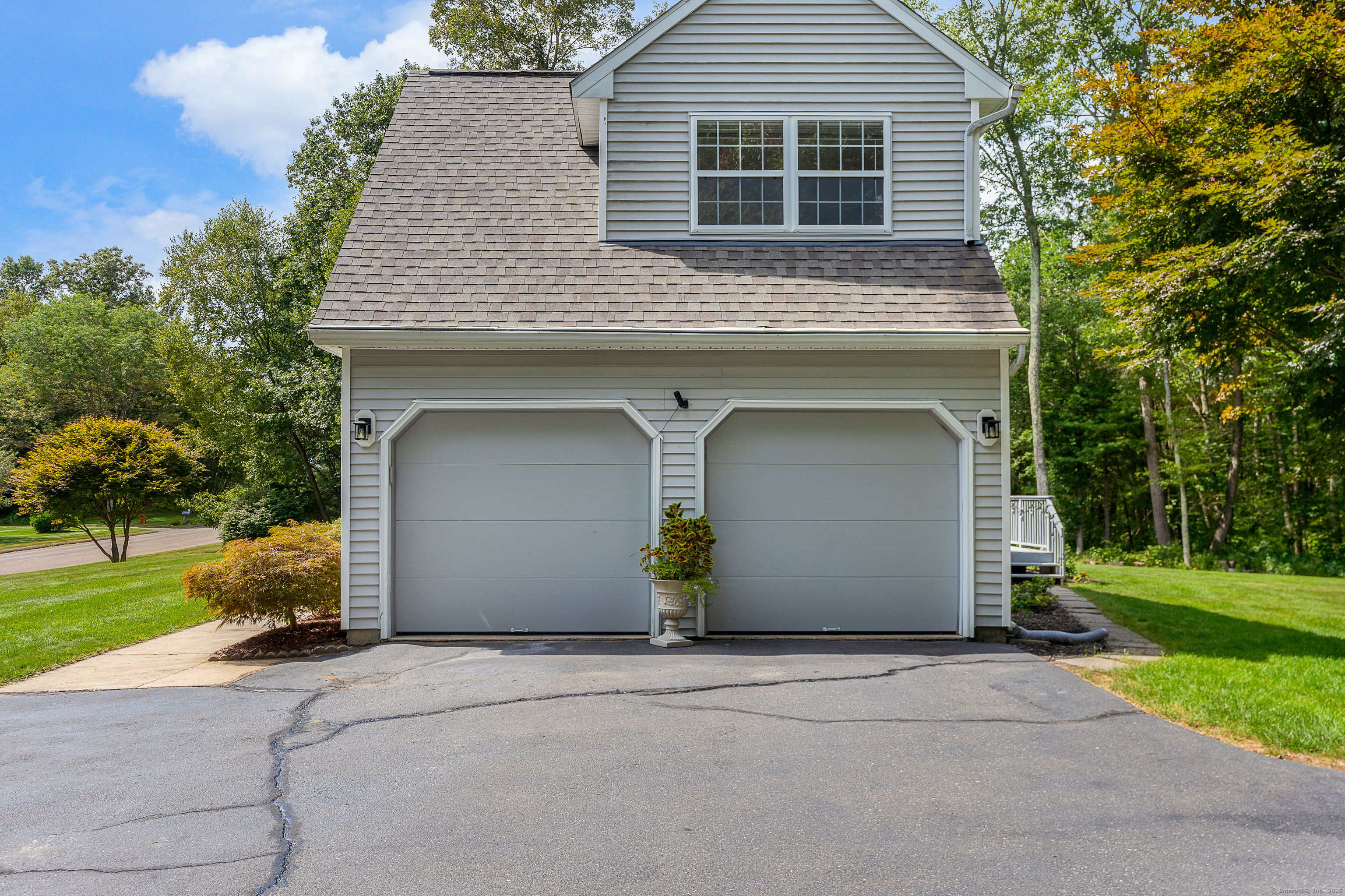 Tolland, Connecticut 06084, United States, 4 Bedrooms Bedrooms, ,3 BathroomsBathrooms,Residential,Pending,201378