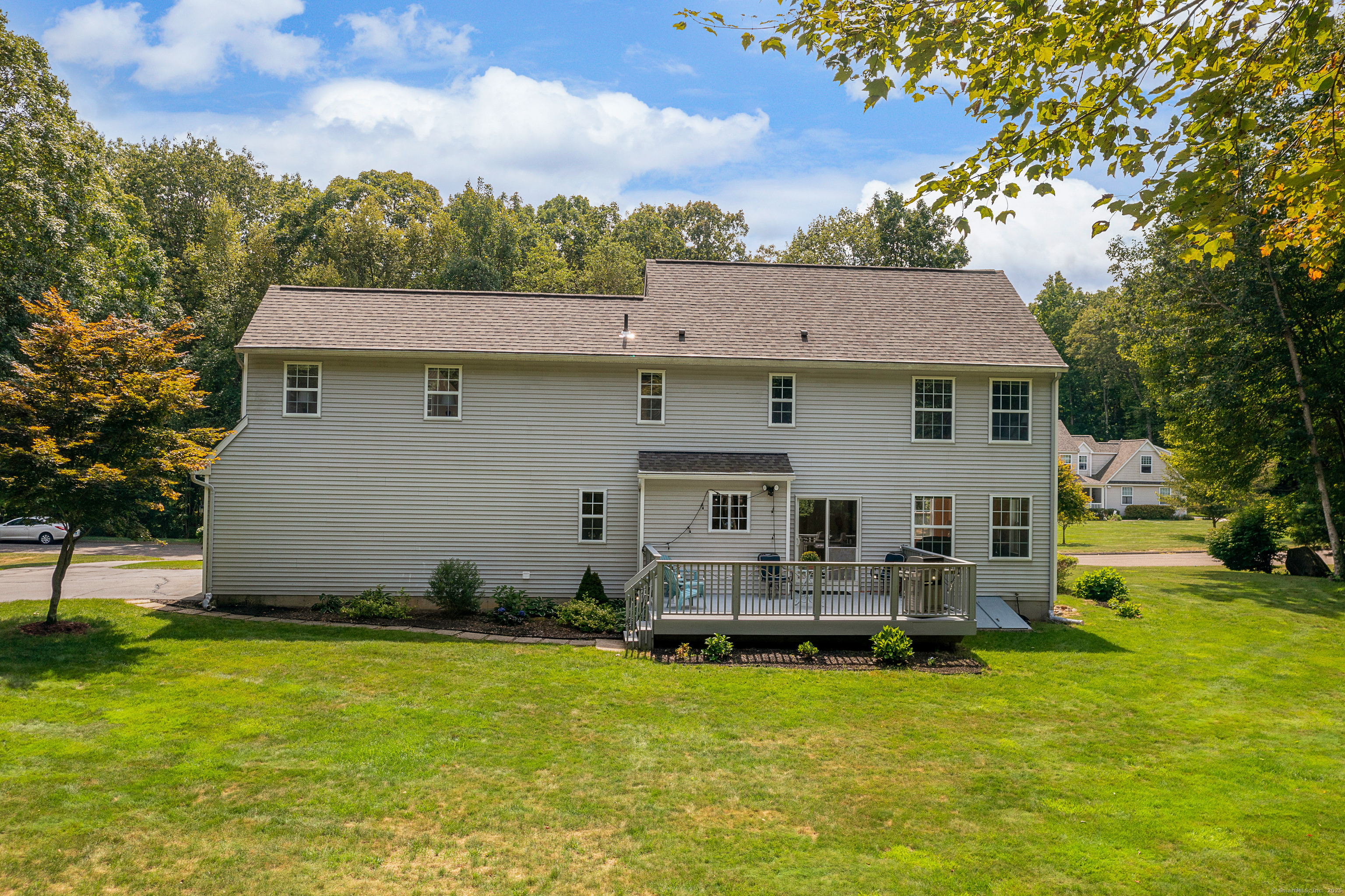 Tolland, Connecticut 06084, United States, 4 Bedrooms Bedrooms, ,3 BathroomsBathrooms,Residential,Pending,201378