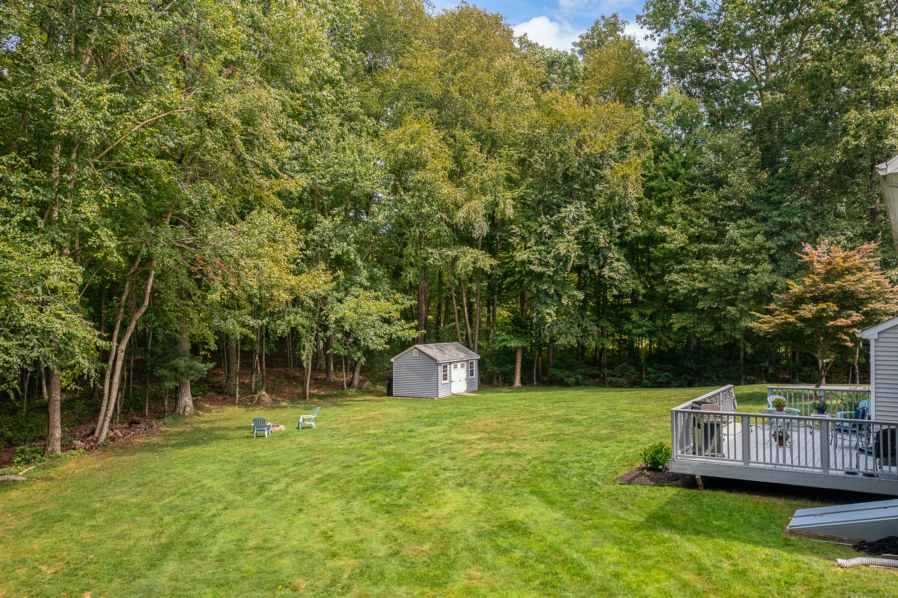 Tolland, Connecticut 06084, United States, 4 Bedrooms Bedrooms, ,3 BathroomsBathrooms,Residential,Pending,201378