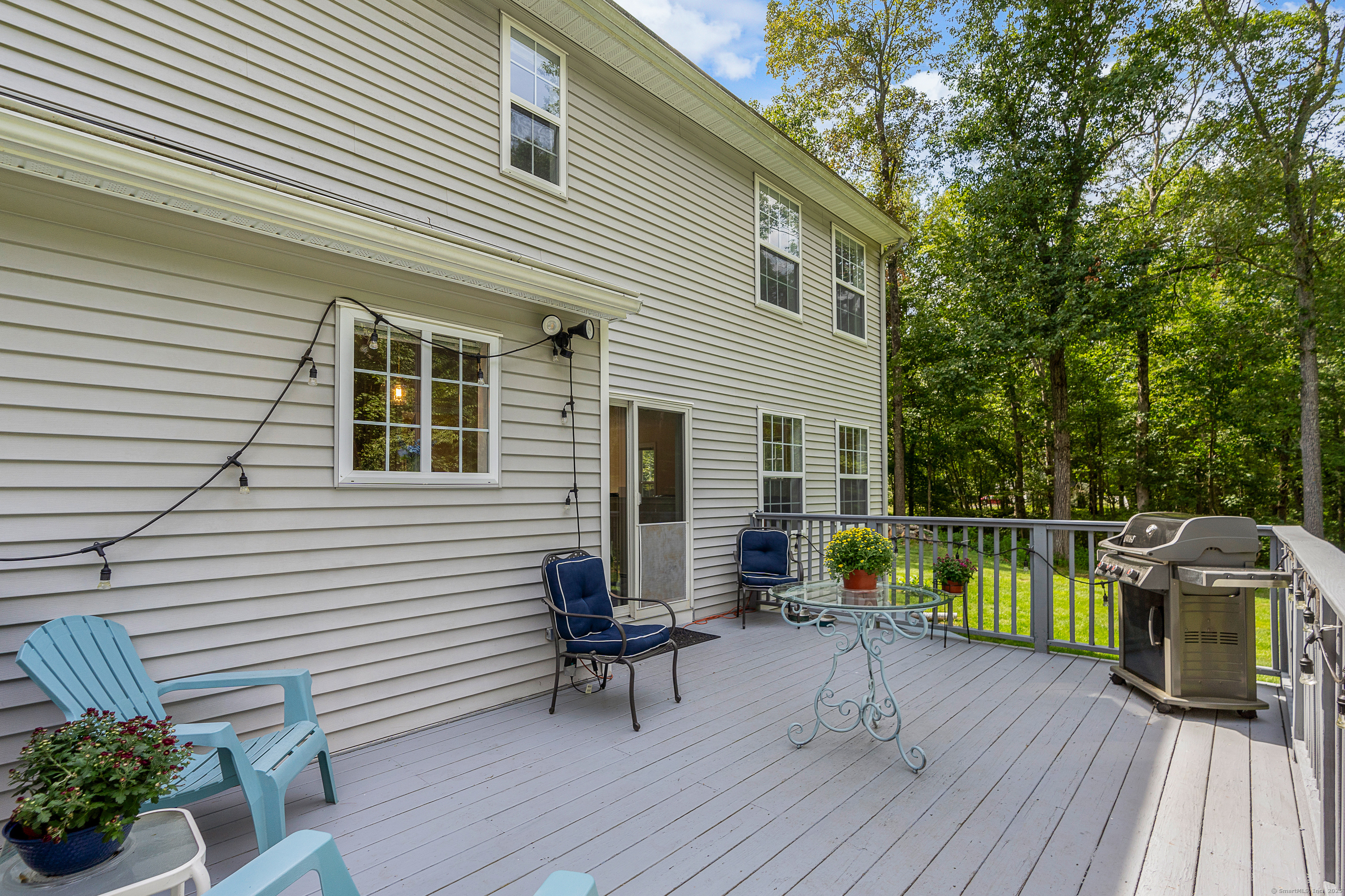 Tolland, Connecticut 06084, United States, 4 Bedrooms Bedrooms, ,3 BathroomsBathrooms,Residential,Pending,201378