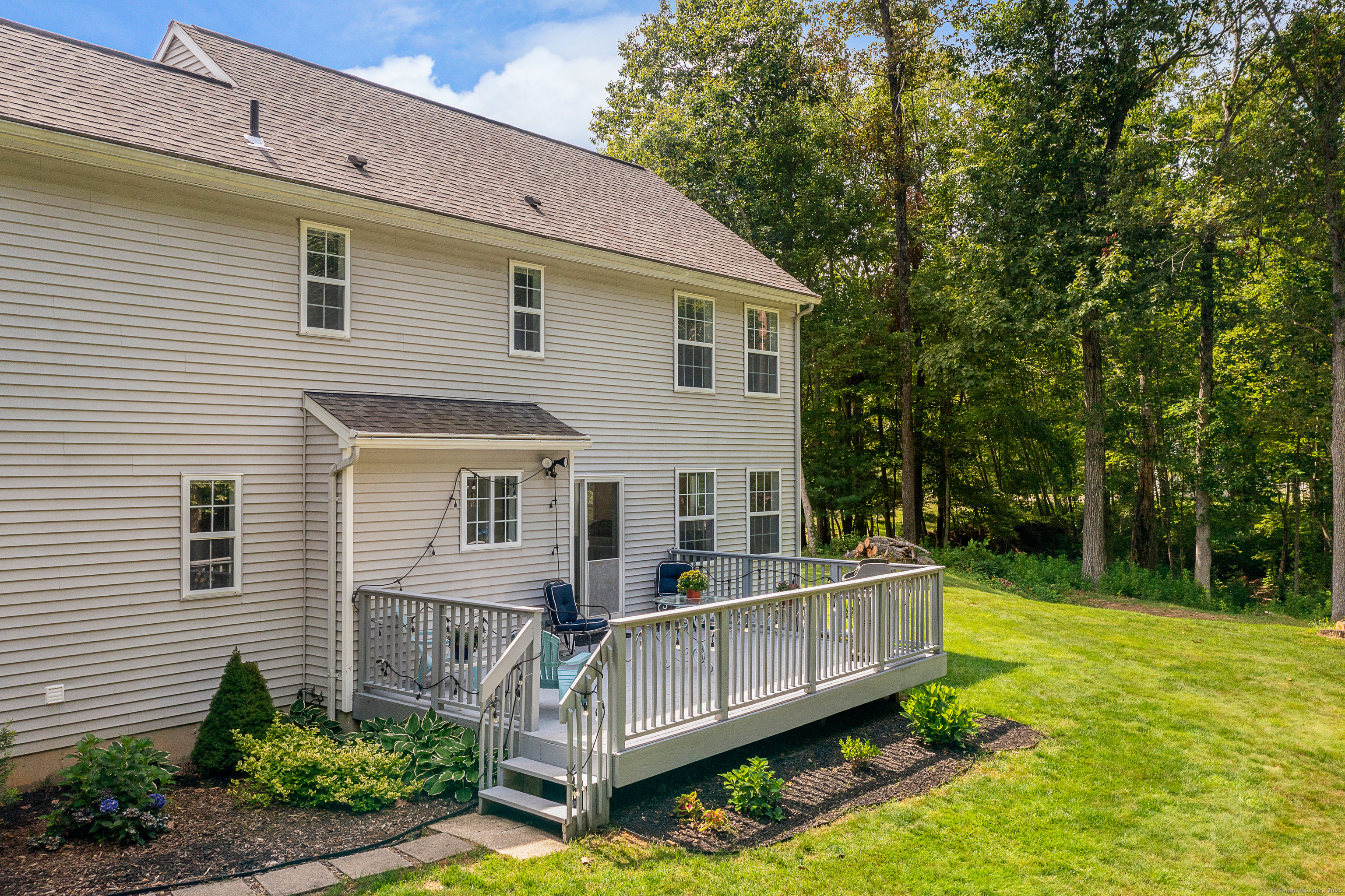 Tolland, Connecticut 06084, United States, 4 Bedrooms Bedrooms, ,3 BathroomsBathrooms,Residential,Pending,201378