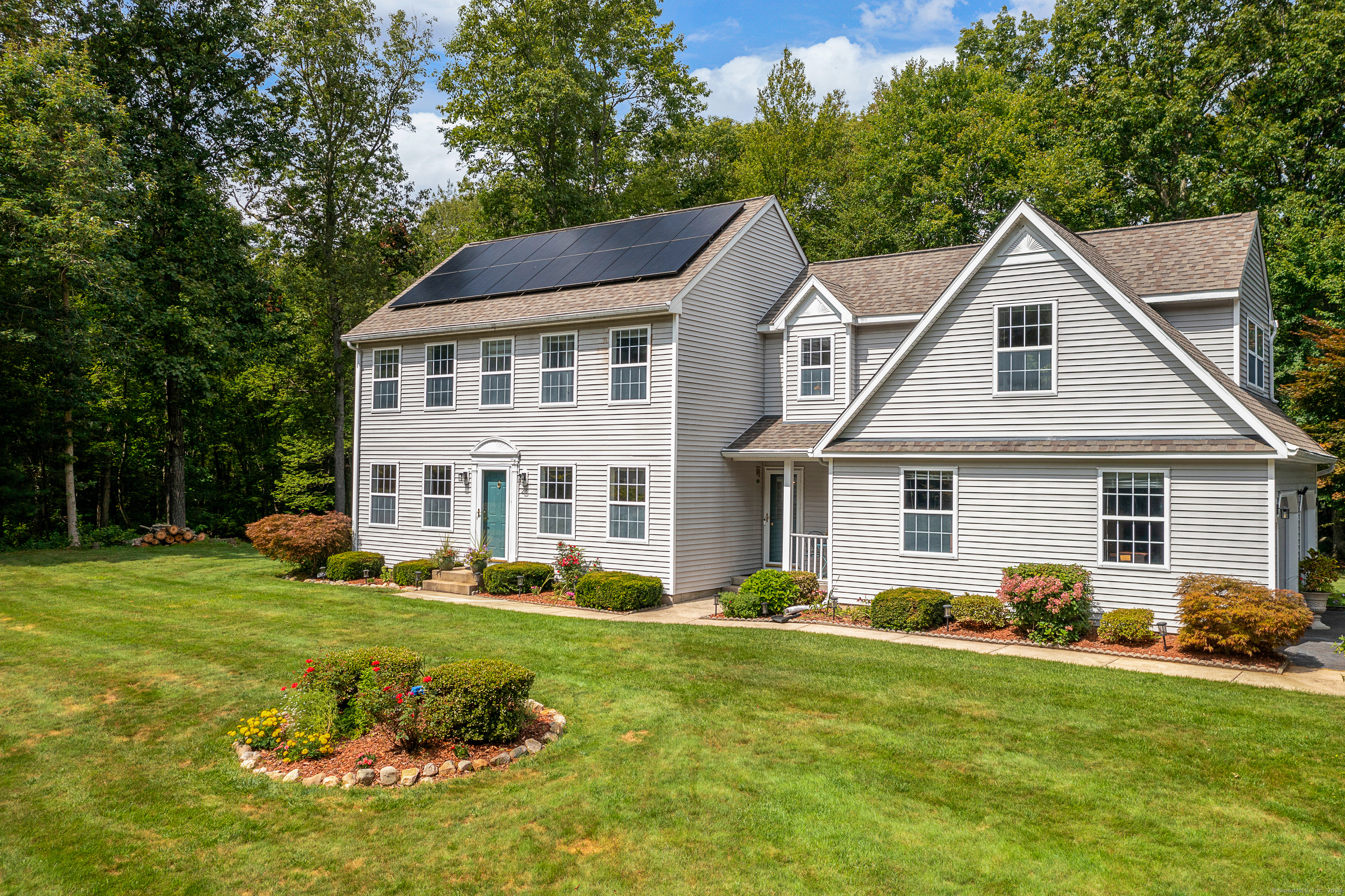 Tolland, Connecticut 06084, United States, 4 Bedrooms Bedrooms, ,3 BathroomsBathrooms,Residential,Pending,201378