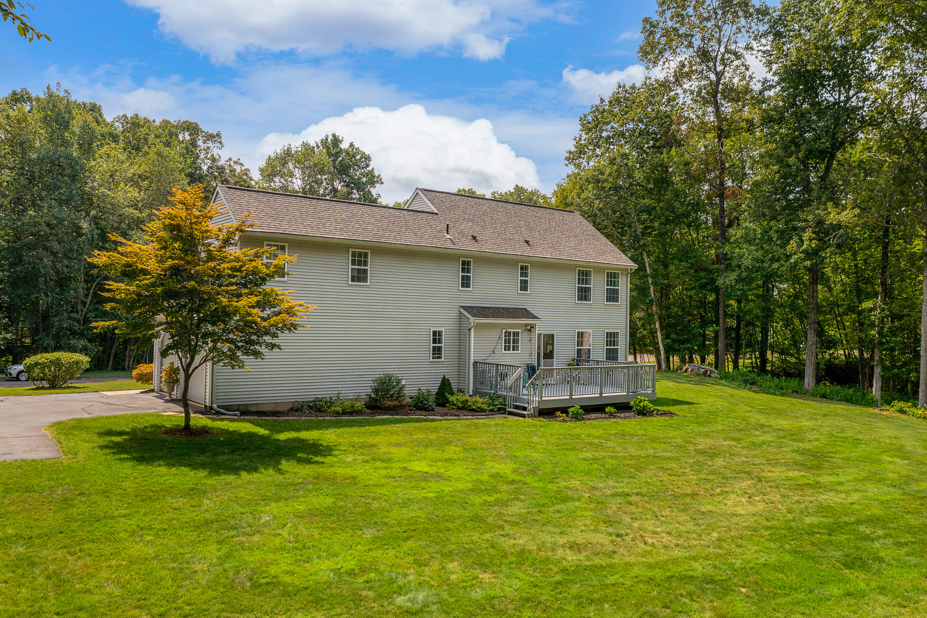 Tolland, Connecticut 06084, United States, 4 Bedrooms Bedrooms, ,3 BathroomsBathrooms,Residential,Pending,201378