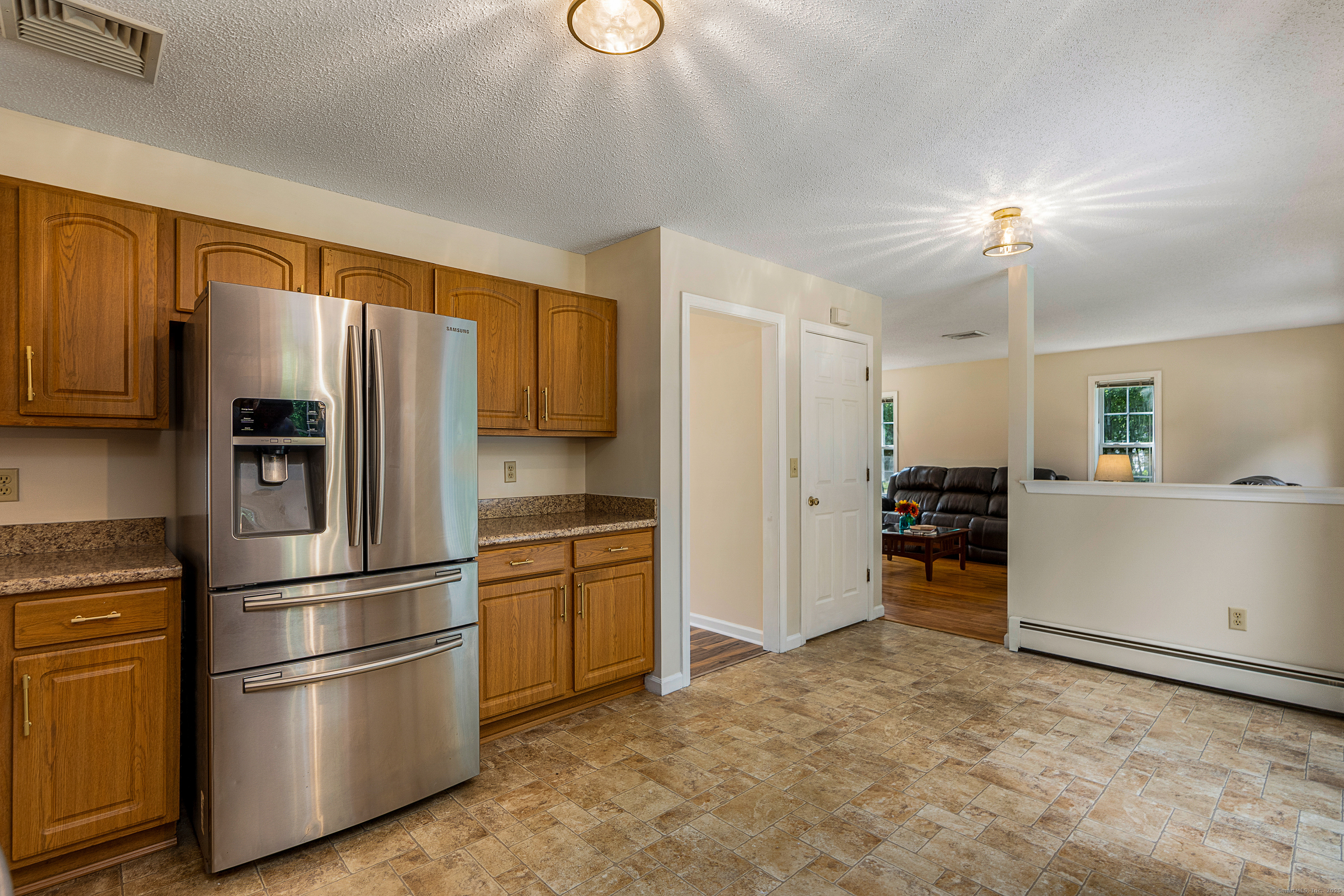 Tolland, Connecticut 06084, United States, 4 Bedrooms Bedrooms, ,3 BathroomsBathrooms,Residential,Pending,201378