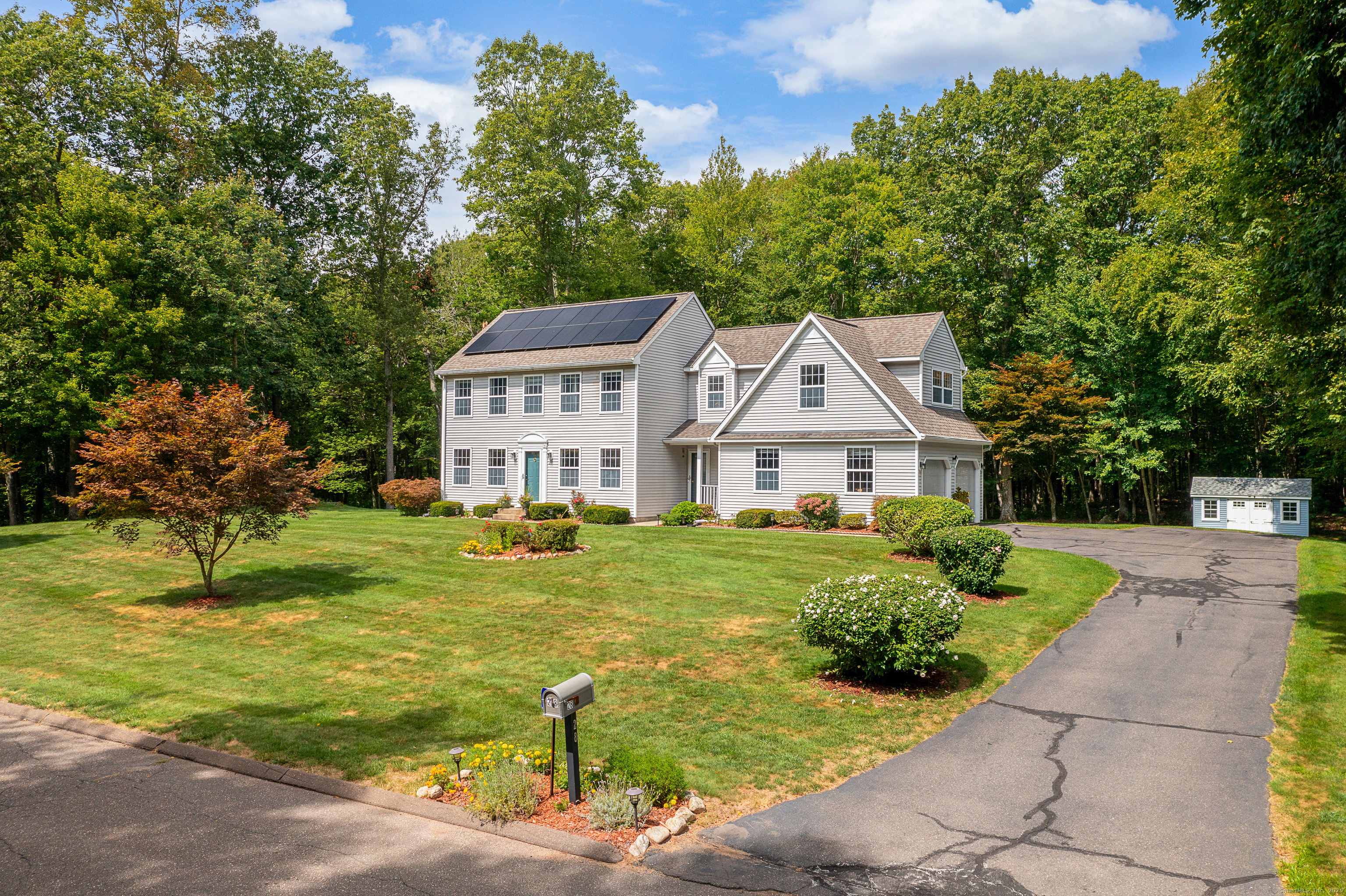 Tolland, Connecticut 06084, United States, 4 Bedrooms Bedrooms, ,3 BathroomsBathrooms,Residential,Pending,201378