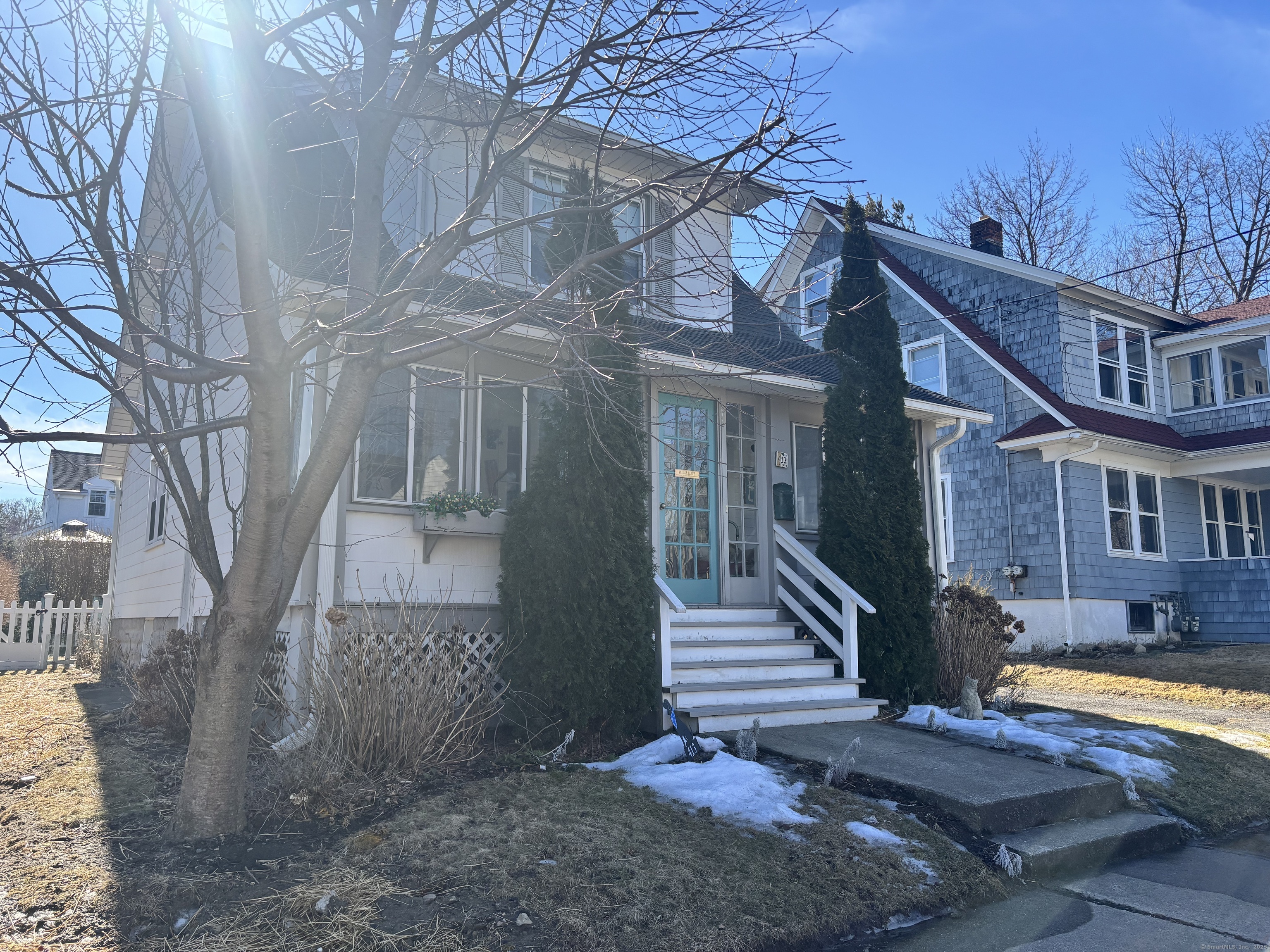 Courtland Avenue, Bridgeport, Connecticut - 3 Bedrooms  
2 Bathrooms  
6 Rooms - 