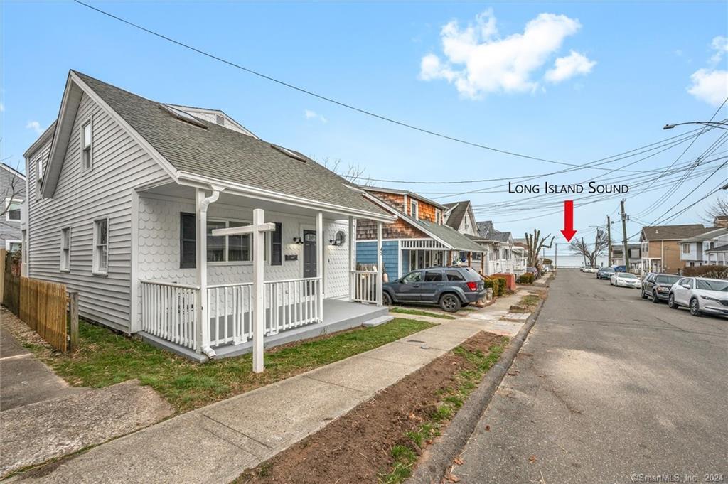 45 Arlington Street, West Haven, Connecticut - 3 Bedrooms  
2 Bathrooms  
8 Rooms - 