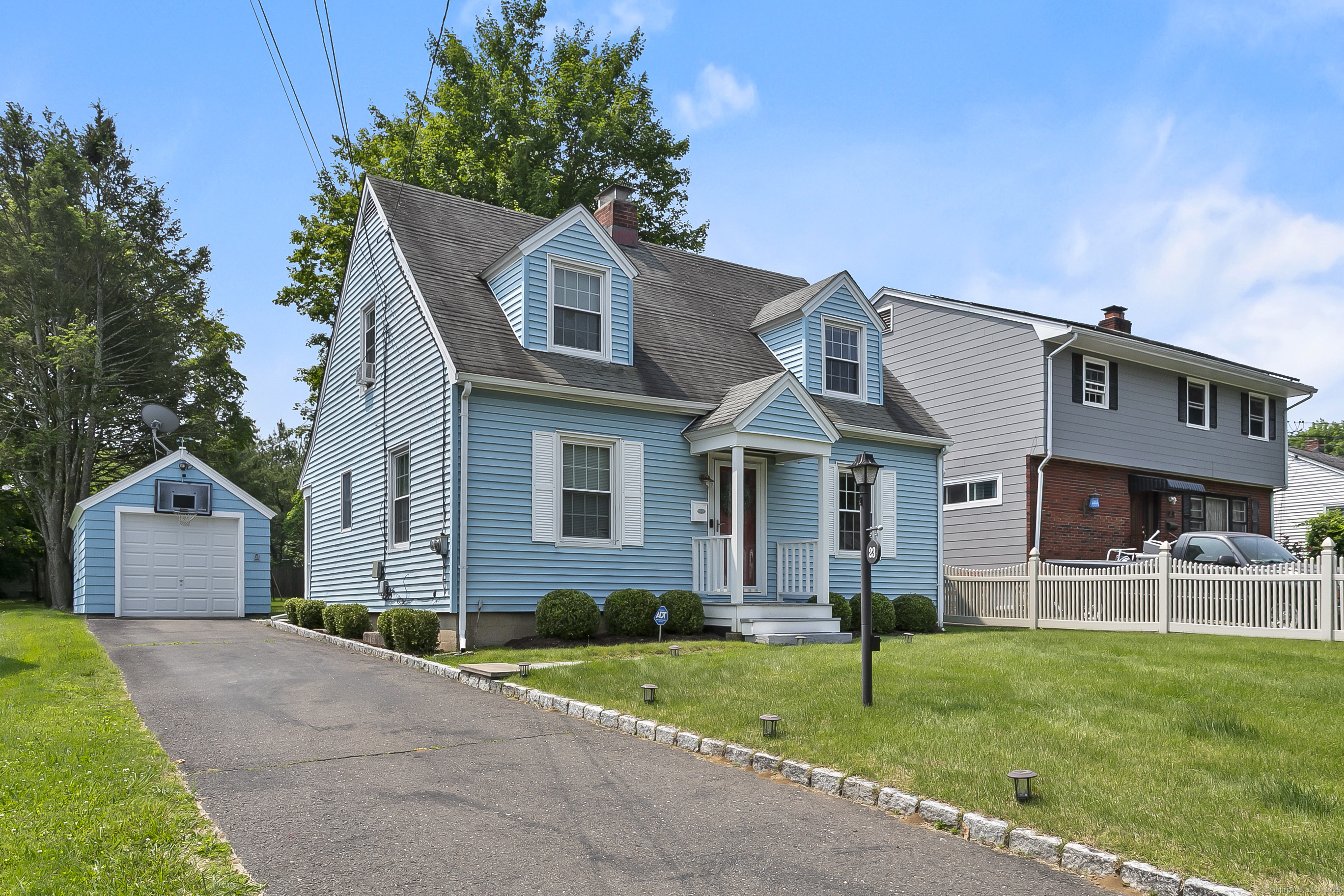 Property for Sale at Harris Street, Norwalk, Connecticut - Bedrooms: 3 
Bathrooms: 2 
Rooms: 6  - $575,000