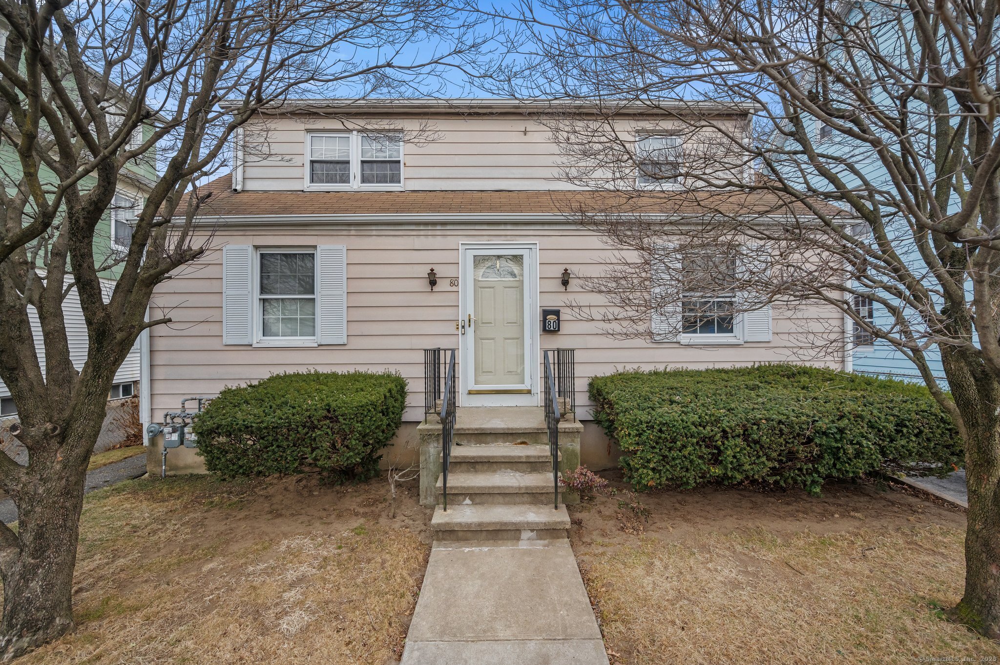 Victory Street, Stamford, Connecticut - 4 Bedrooms  
2 Bathrooms  
8 Rooms - 