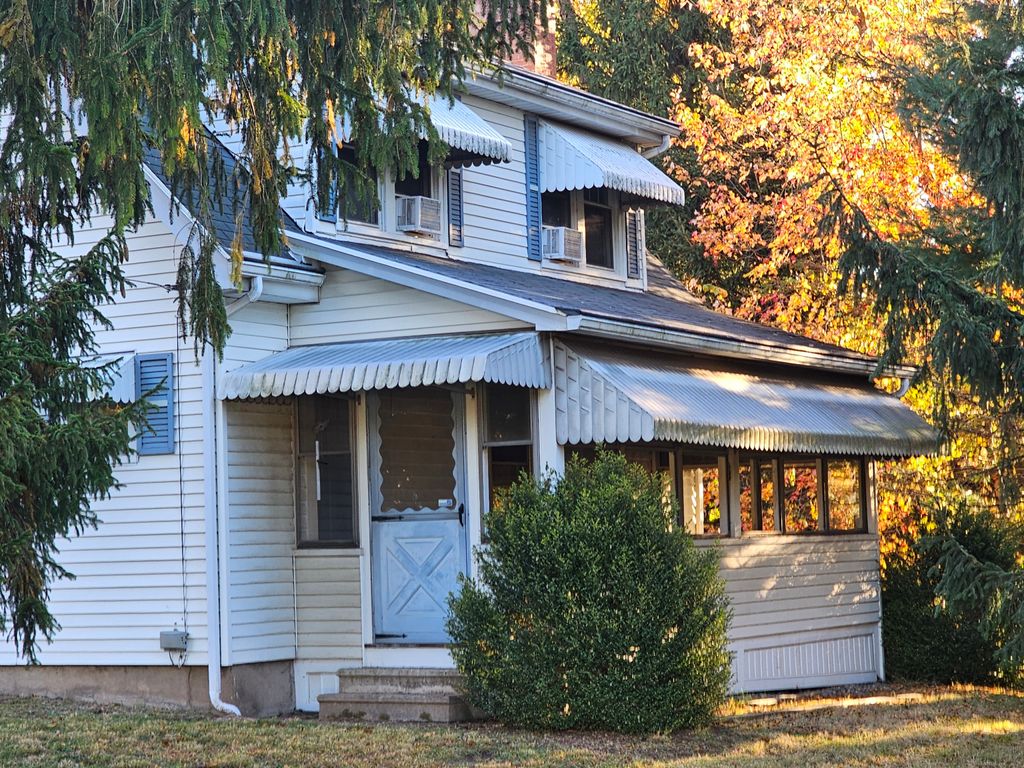 Photo of 54 W Washington Street, Bristol, CT 06010 (MLS # 24136015)