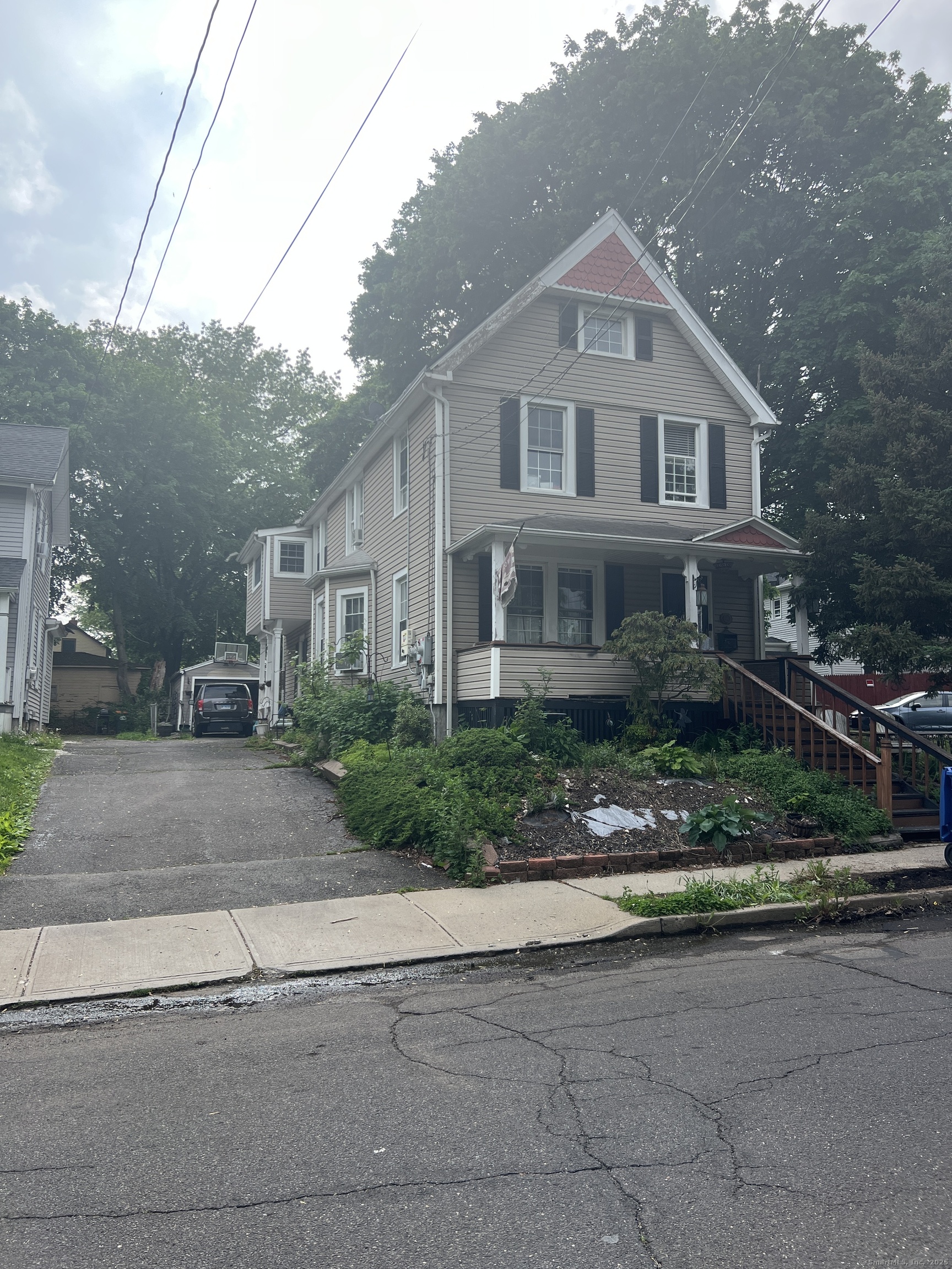 Property for Sale at S 3rd Street, Meriden, Connecticut - Bedrooms: 6 
Bathrooms: 2 
Rooms: 9  - $355,000