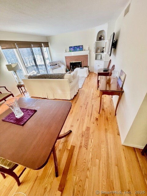 Heritage Village D, Southbury, Connecticut - 2 Bedrooms  
2 Bathrooms  
4 Rooms - 