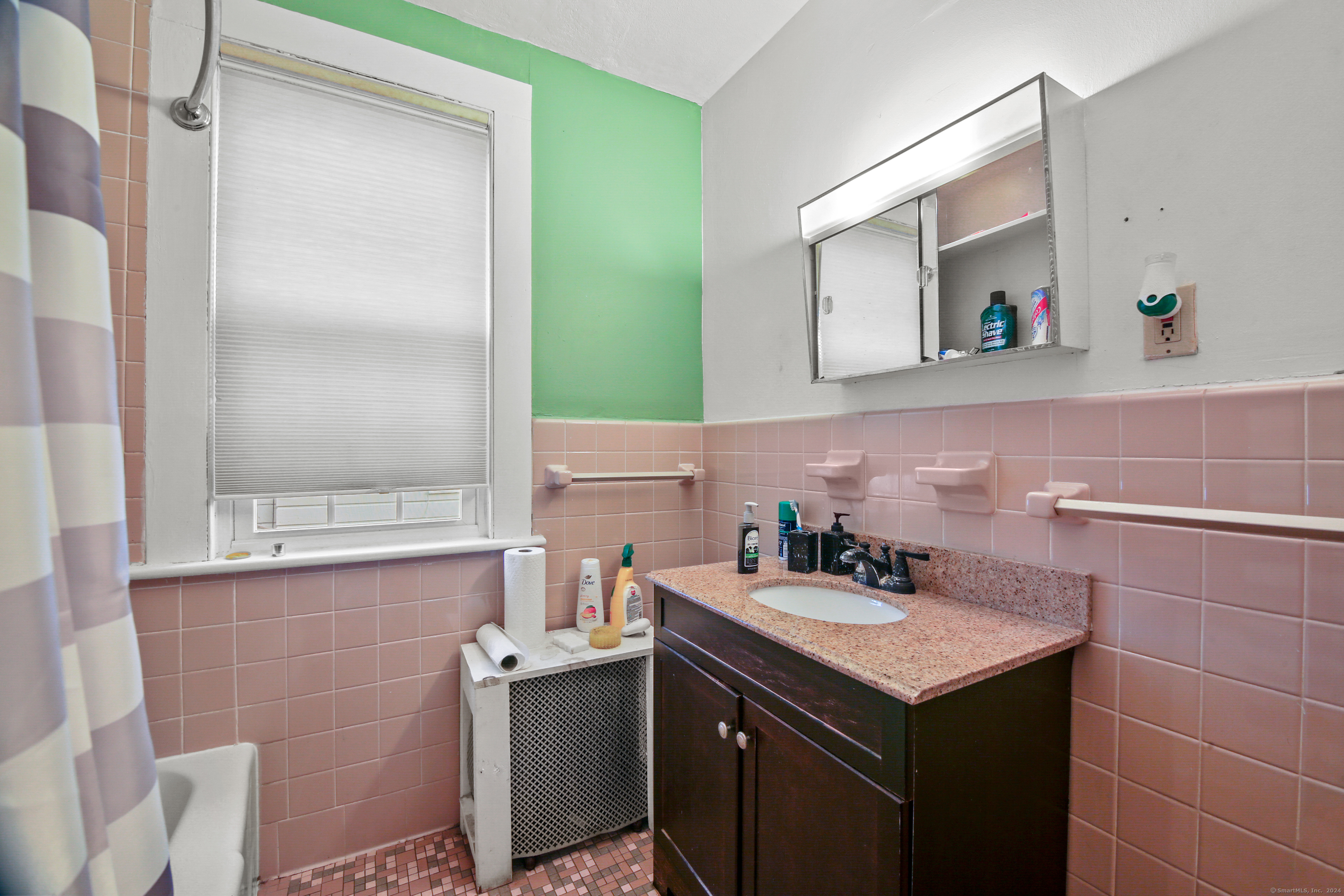 New Britain, Connecticut 06052, United States, 8 Bedrooms Bedrooms, ,3 BathroomsBathrooms,Residential,Pending,87931