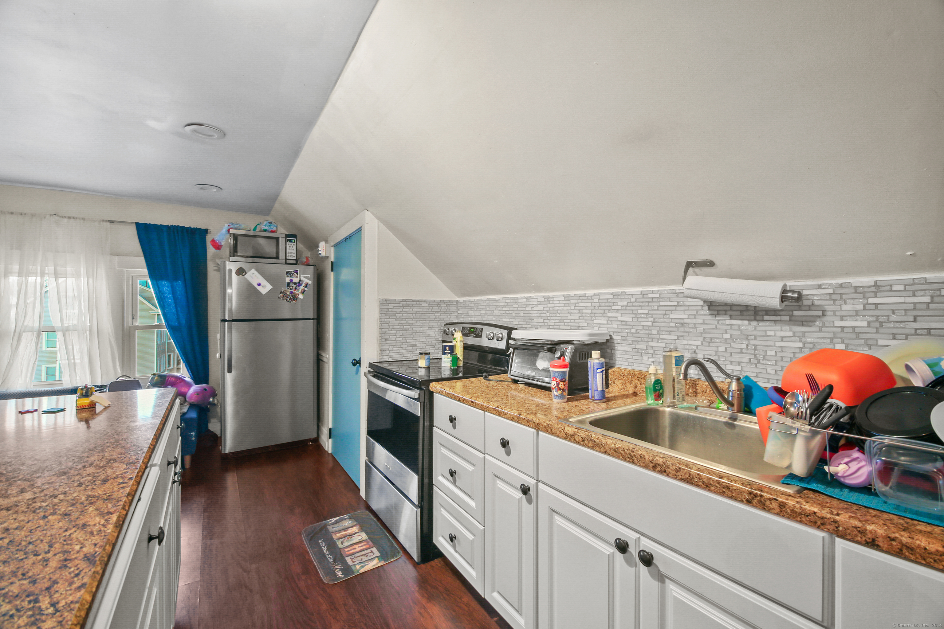 New Britain, Connecticut 06052, United States, 8 Bedrooms Bedrooms, ,3 BathroomsBathrooms,Residential,Pending,87931