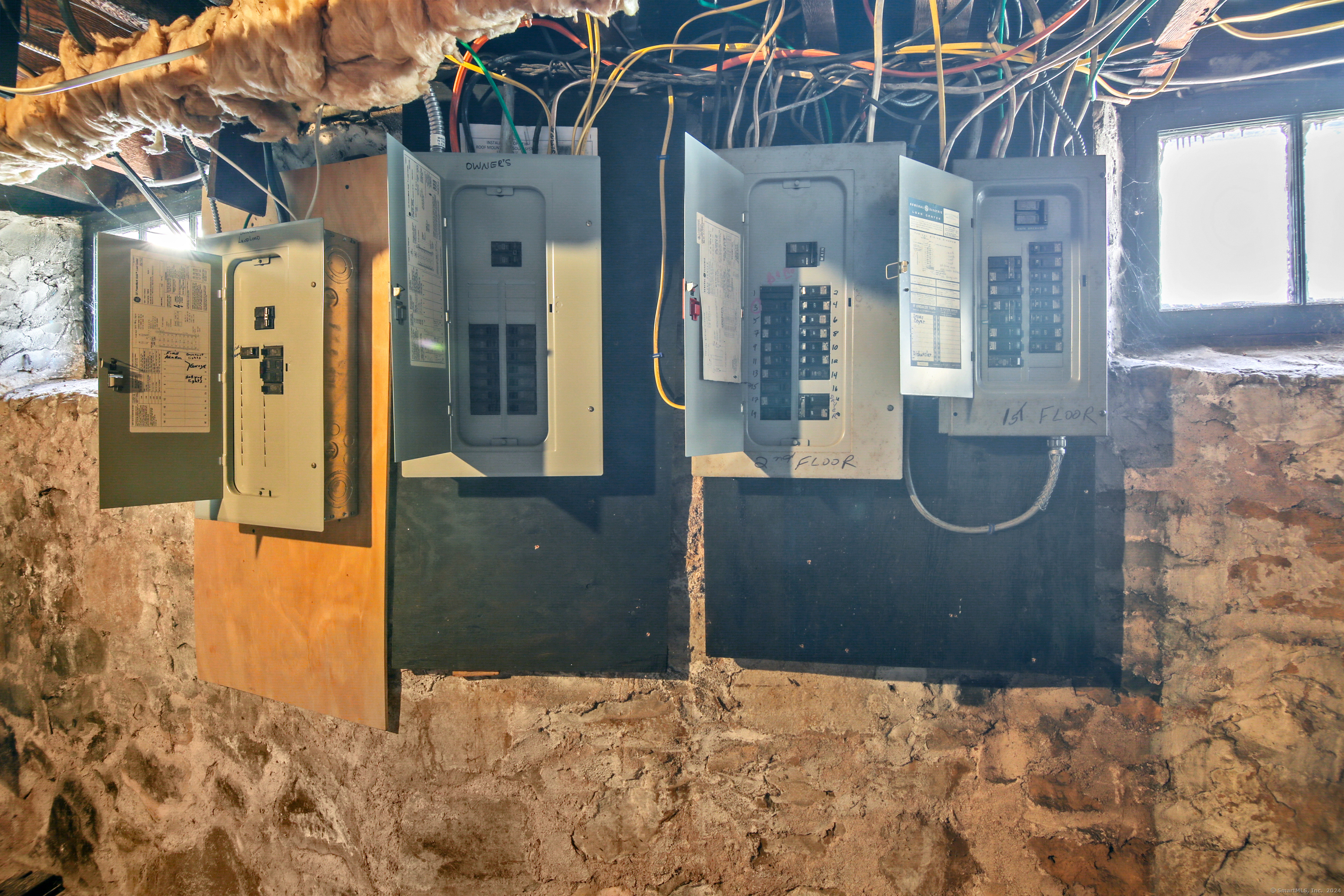 New Britain, Connecticut 06052, United States, 8 Bedrooms Bedrooms, ,3 BathroomsBathrooms,Residential,Pending,87931