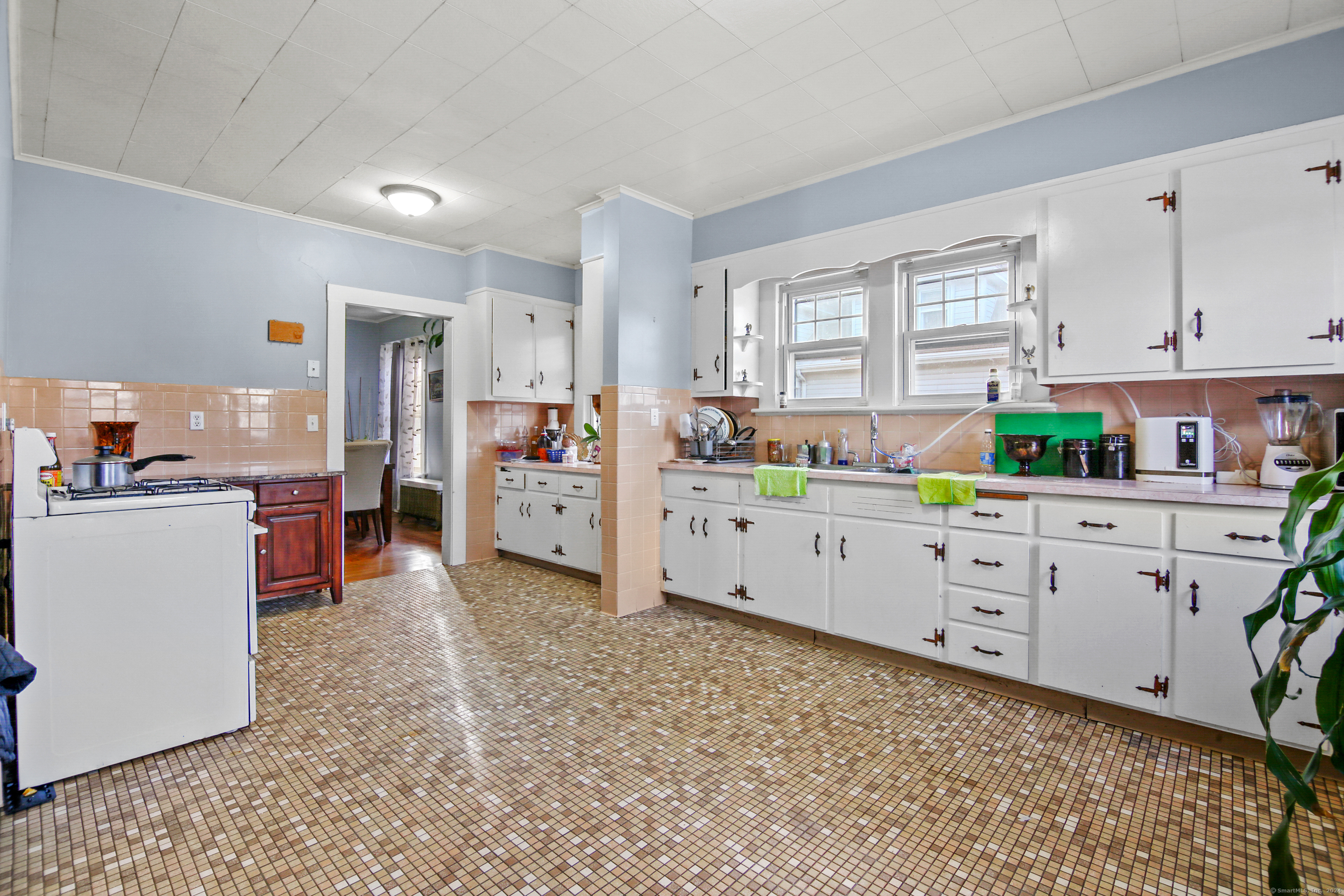 New Britain, Connecticut 06052, United States, 8 Bedrooms Bedrooms, ,3 BathroomsBathrooms,Residential,Pending,87931