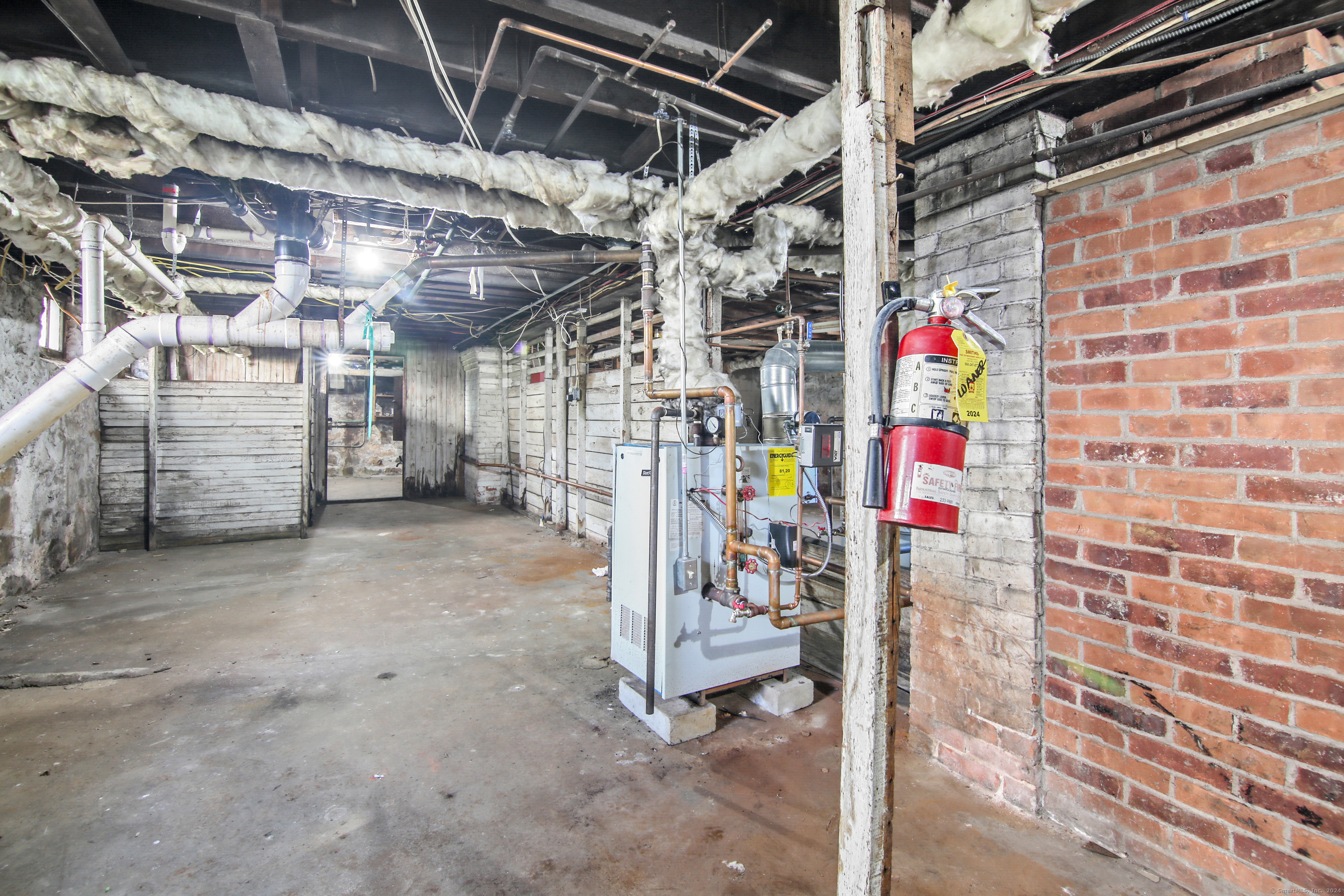 New Britain, Connecticut 06052, United States, 8 Bedrooms Bedrooms, ,3 BathroomsBathrooms,Residential,Pending,87931