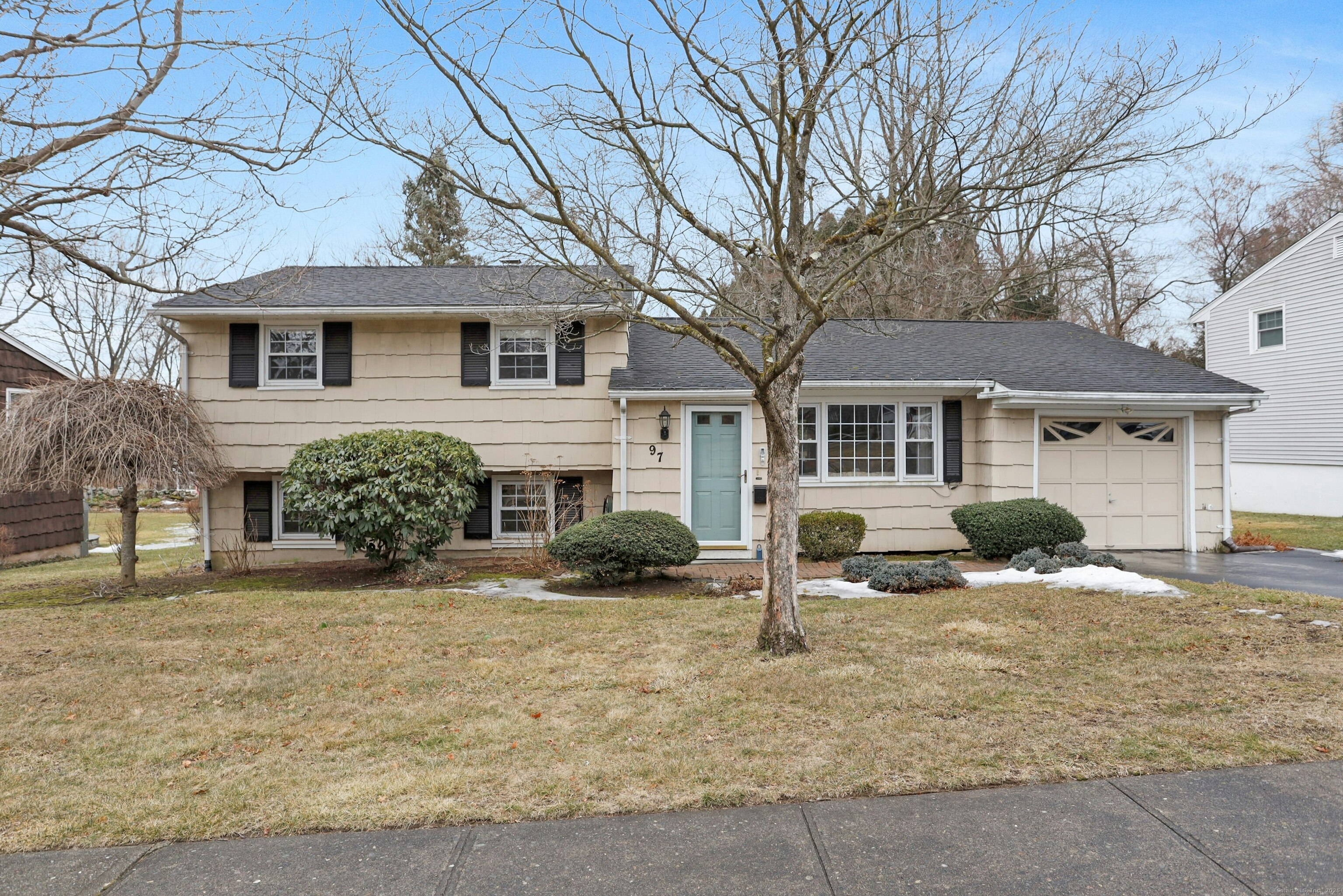 97 Pepperidge Circle, Fairfield, Connecticut - 3 Bedrooms  
2 Bathrooms  
7 Rooms - 