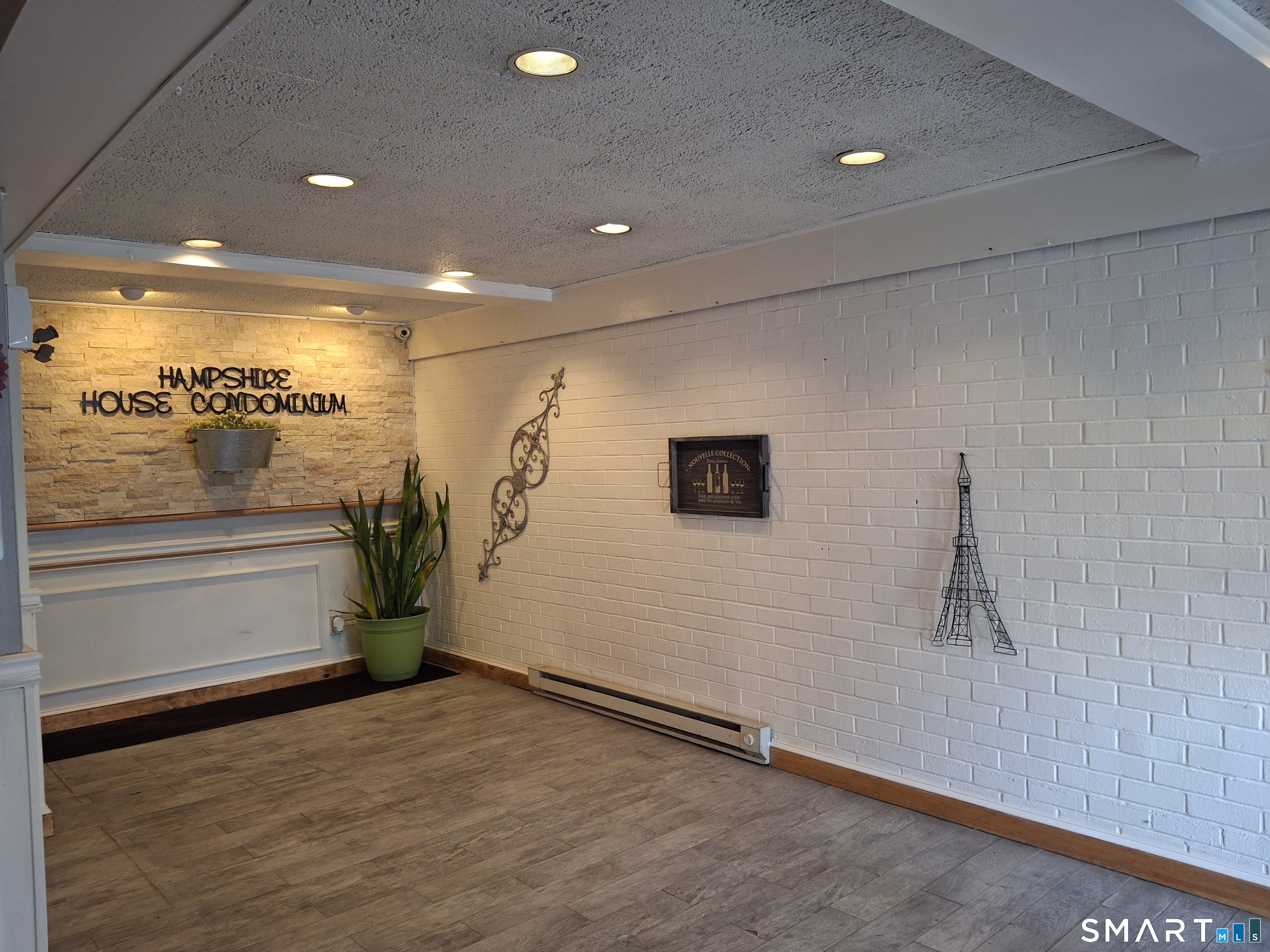 393 Laurel Avenue 305