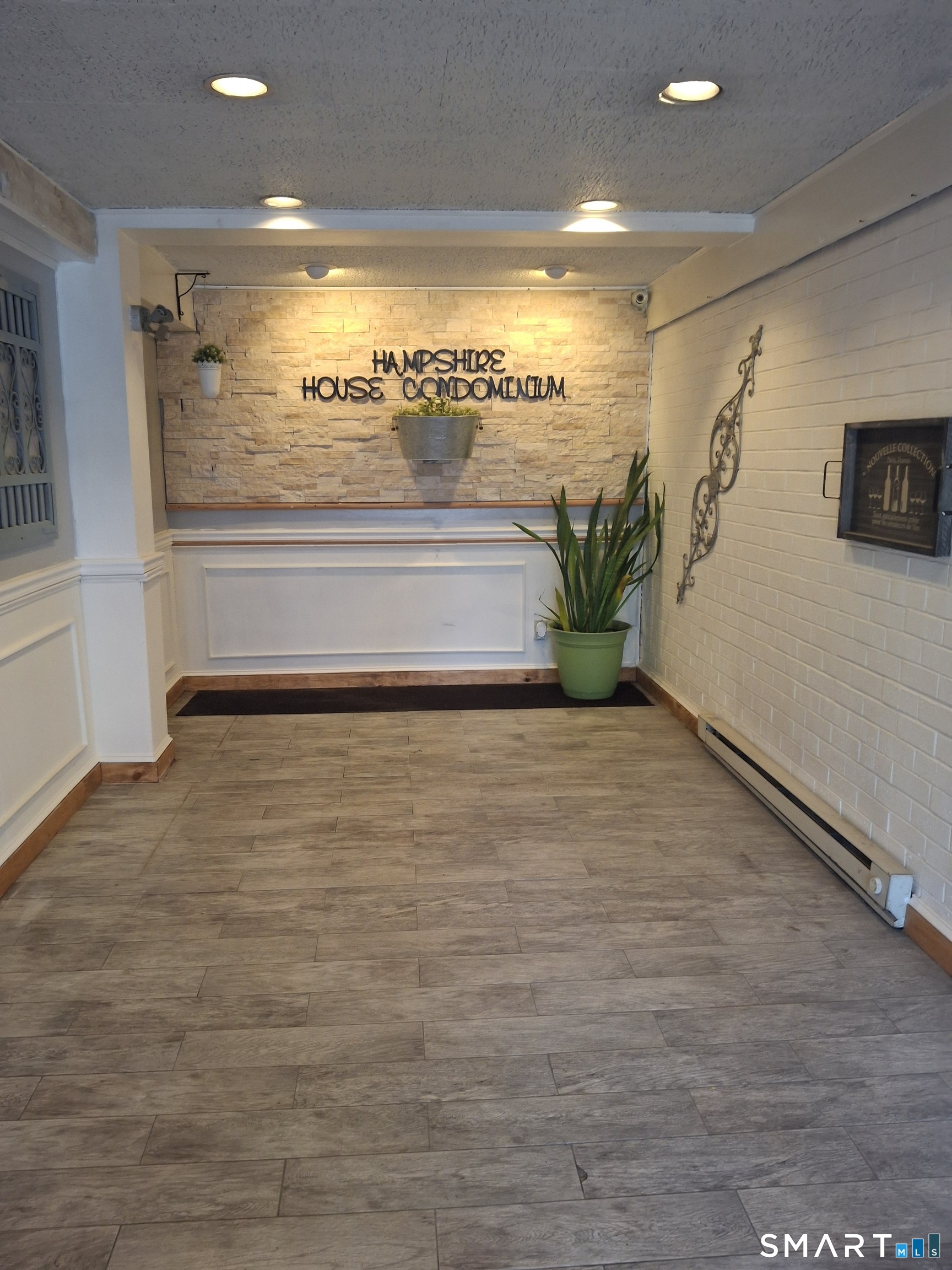 393 Laurel Avenue 305