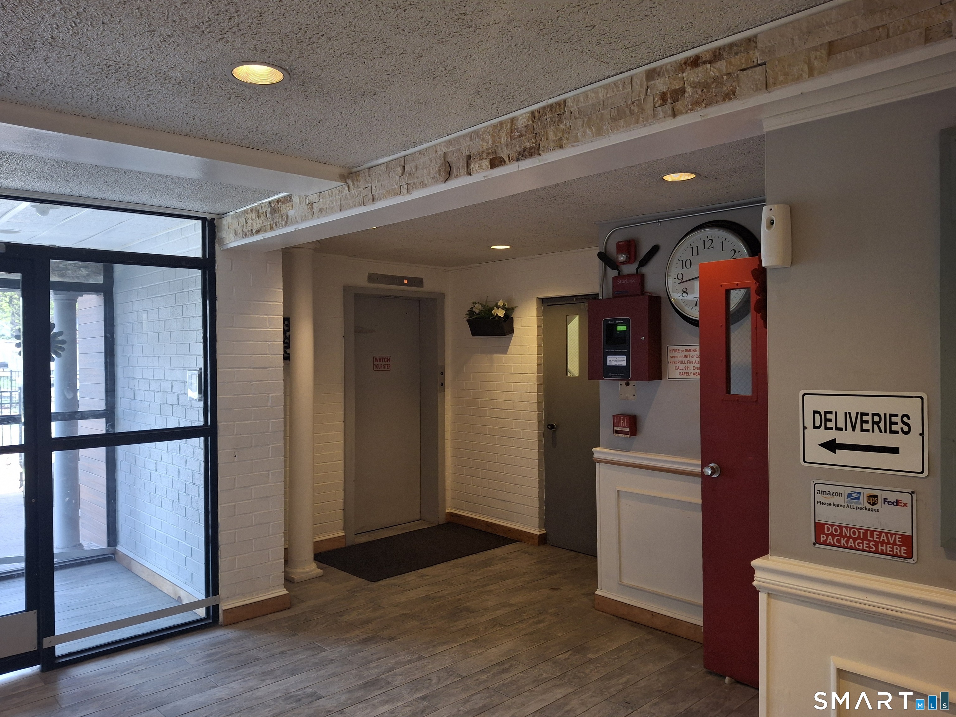 393 Laurel Avenue 305