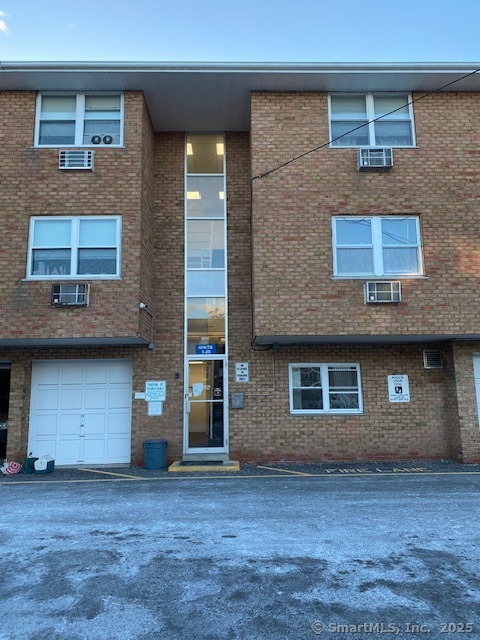 1 Walter Avenue Apt 15, Norwalk, Connecticut - 1 Bedrooms  
1 Bathrooms  
3 Rooms - 