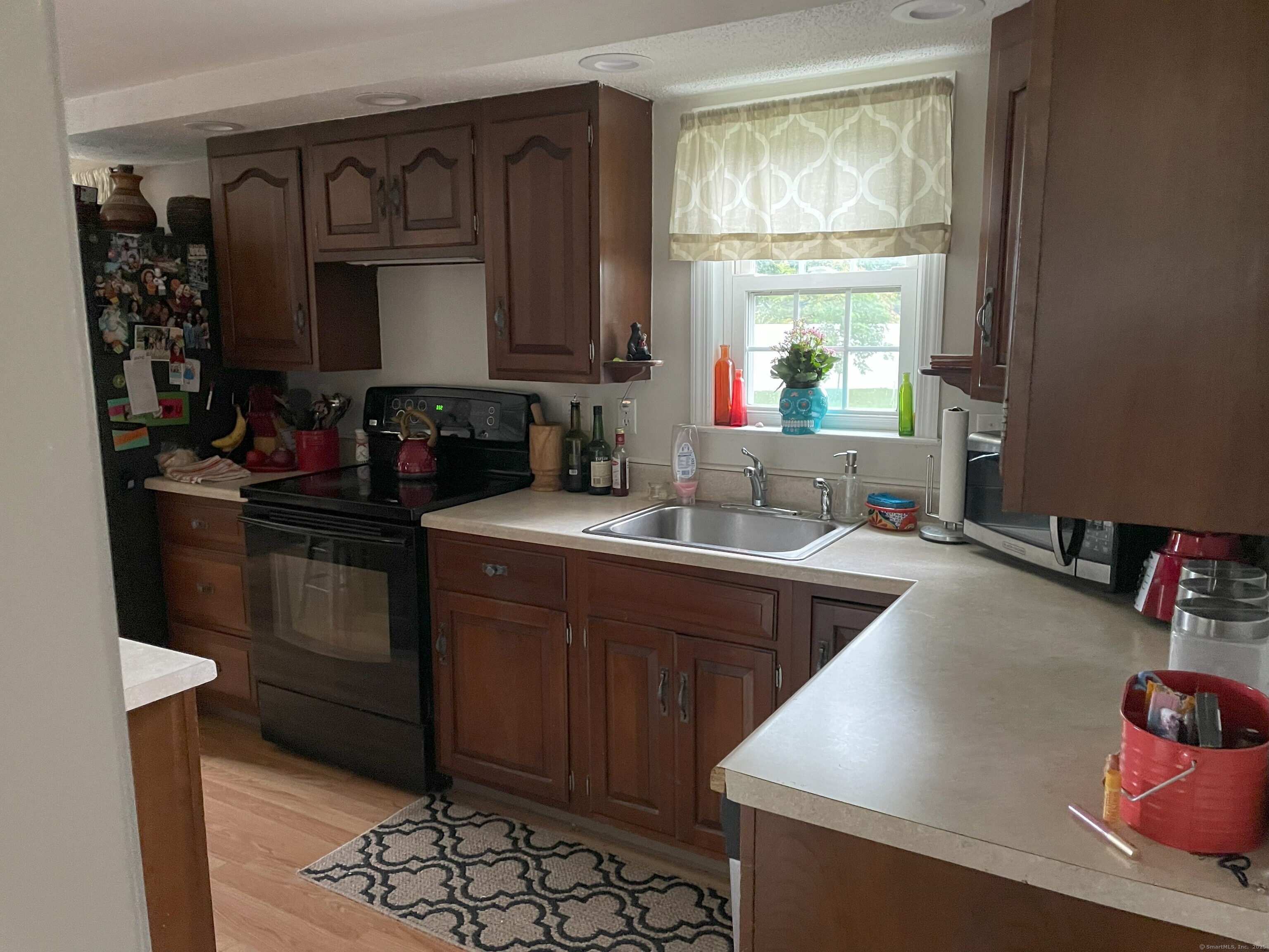 9 Walter Place, Bristol, Connecticut image 4