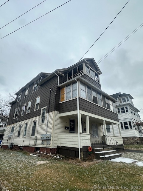 Gridley Street, Bristol, Connecticut - 6 Bedrooms  
3 Bathrooms  
15 Rooms - 